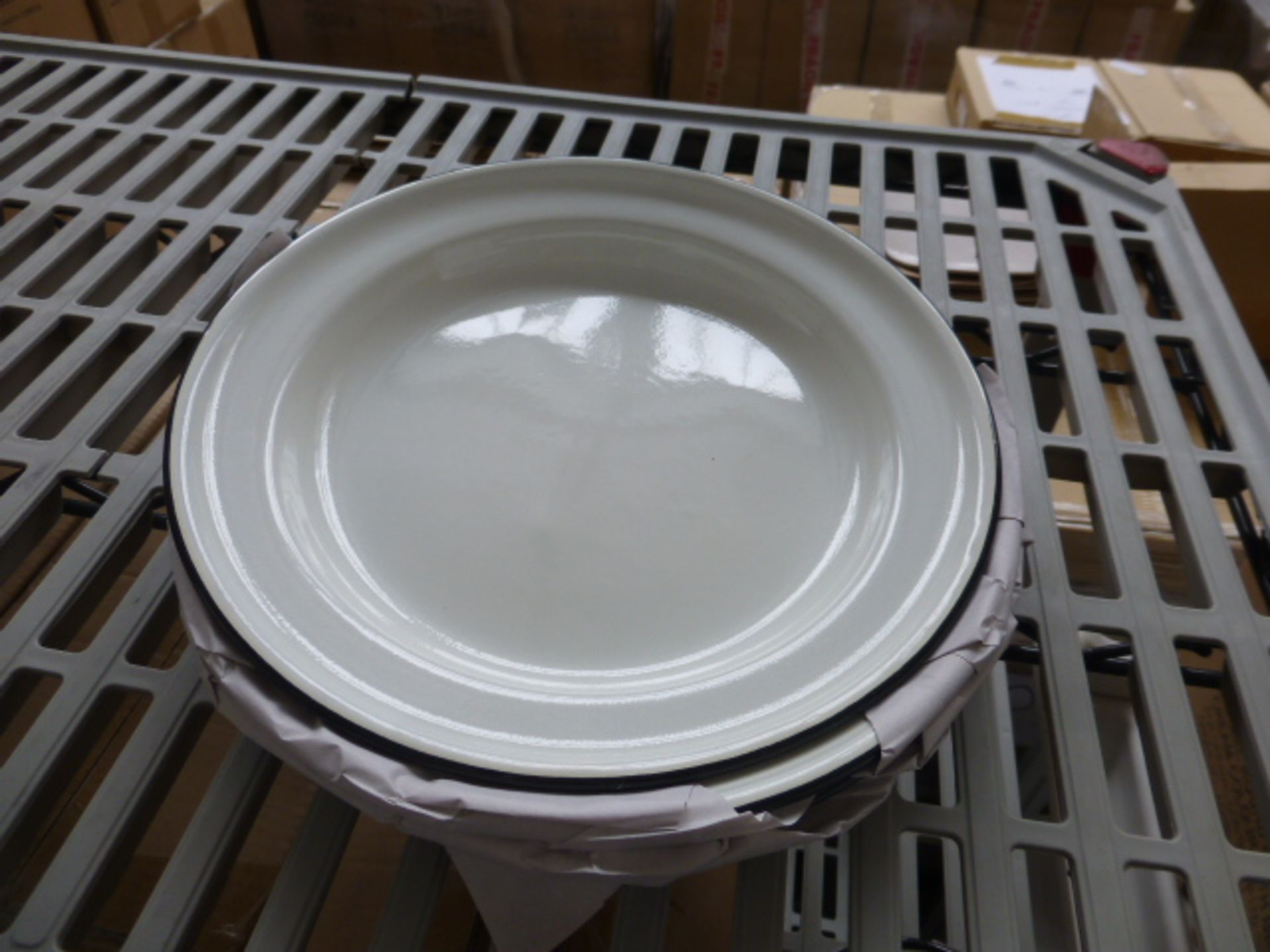 1 box of 27cm enamel round plates with black rim (48 in total)