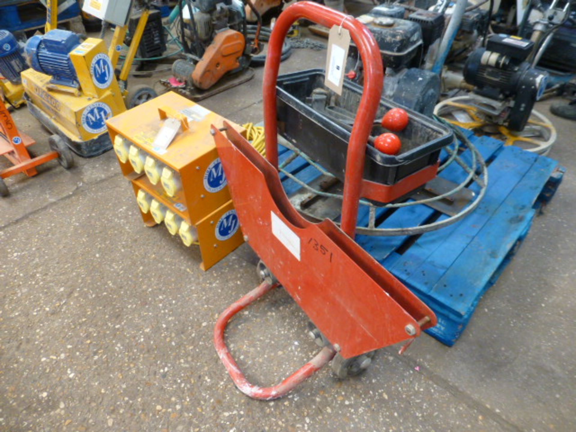 Banding trolley with associated ratchet and tools (1351)