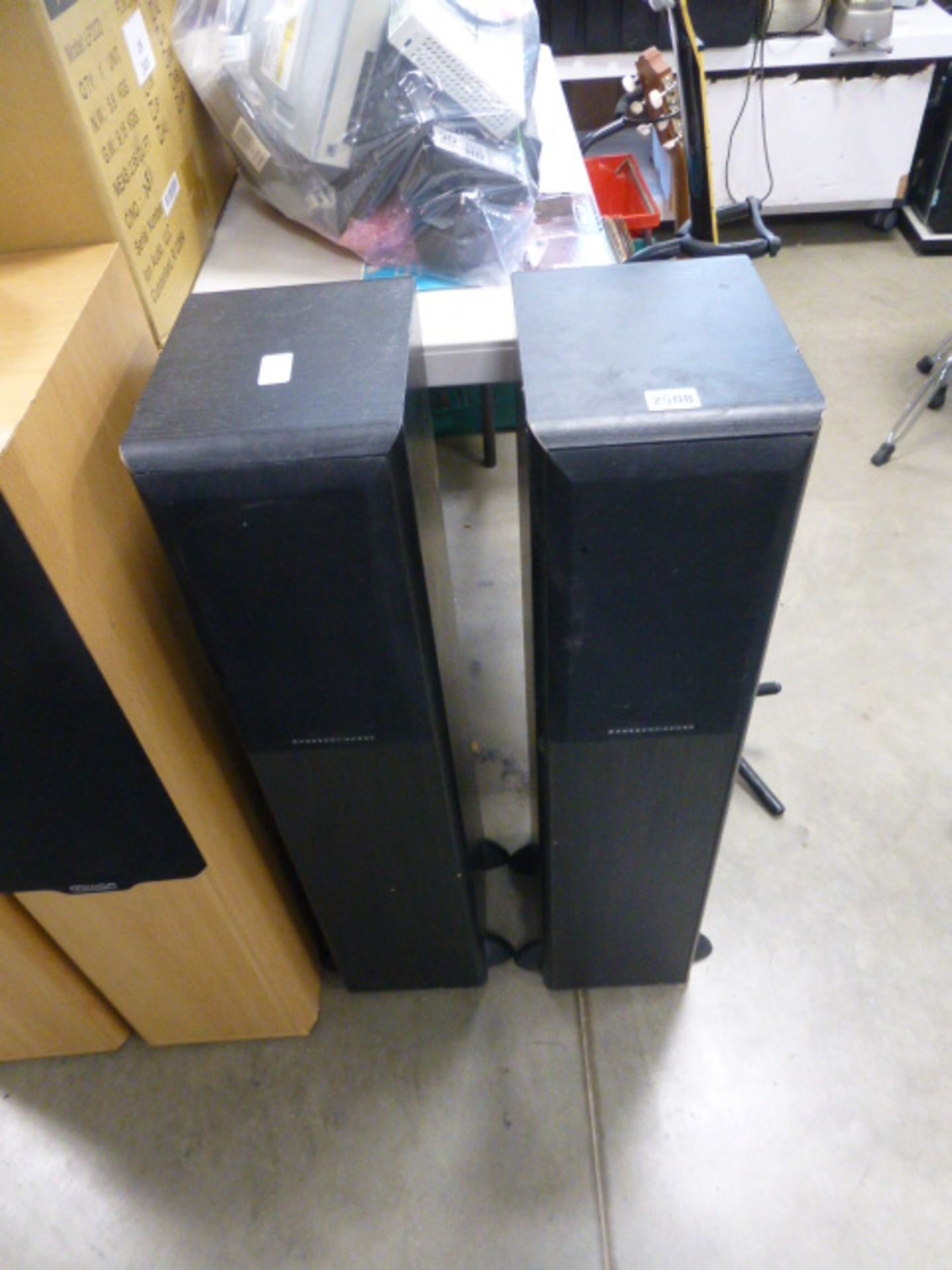 Pair of Mordent Short MS905 standing speakers