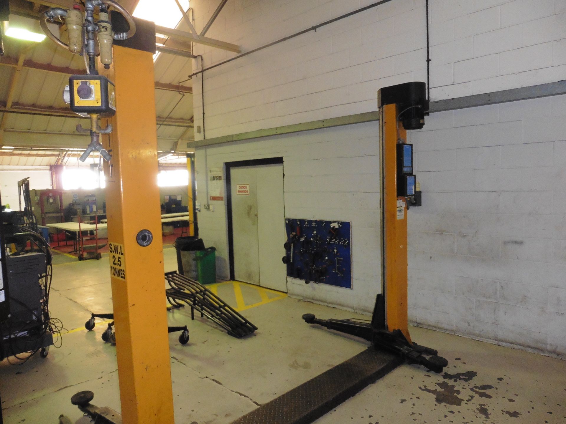 HH Intertech 2.5 tonne 2 post car lift model HH225 serial no: 22790, - Image 2 of 4