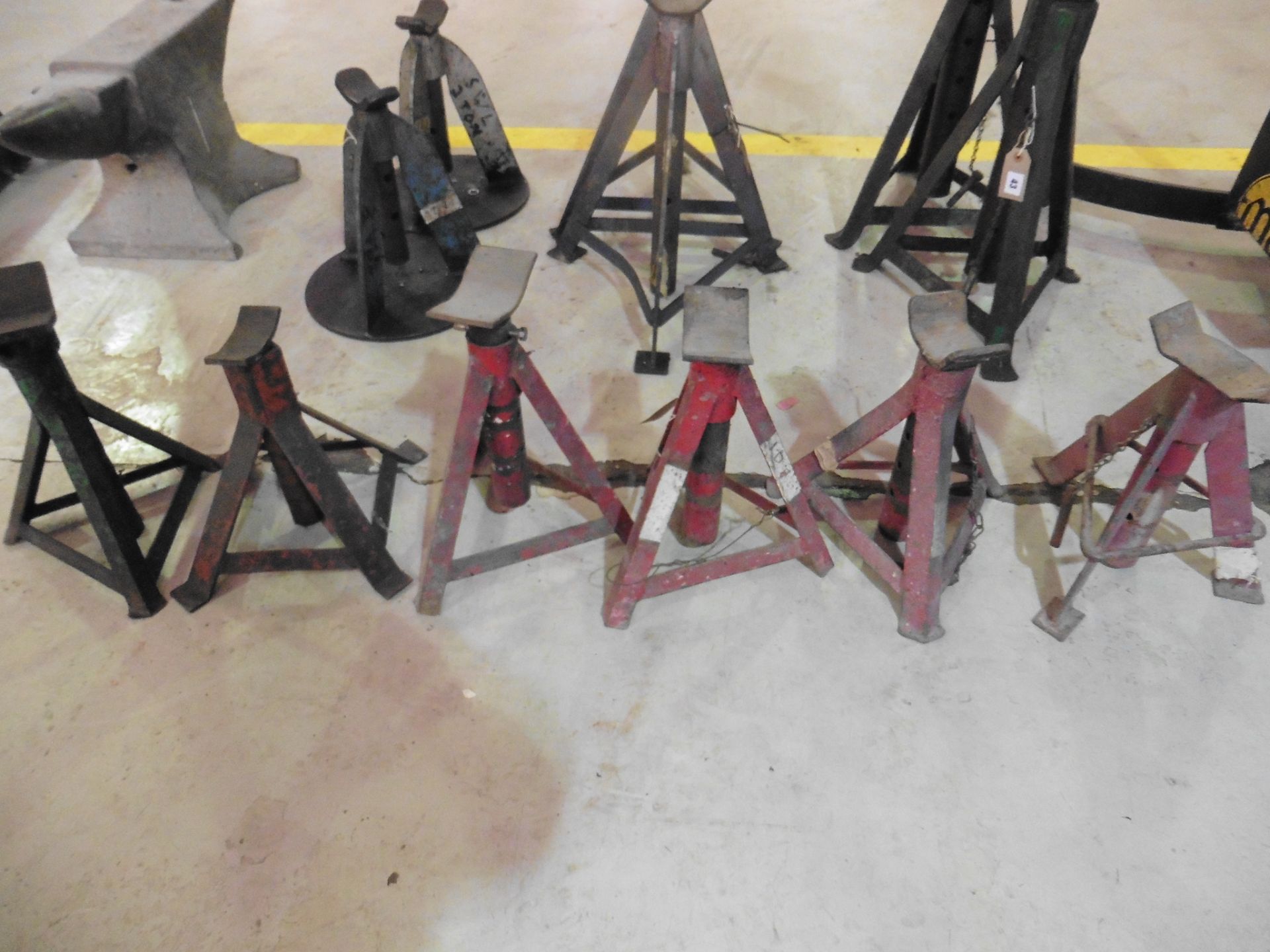 6 small axle stands - Image 2 of 2