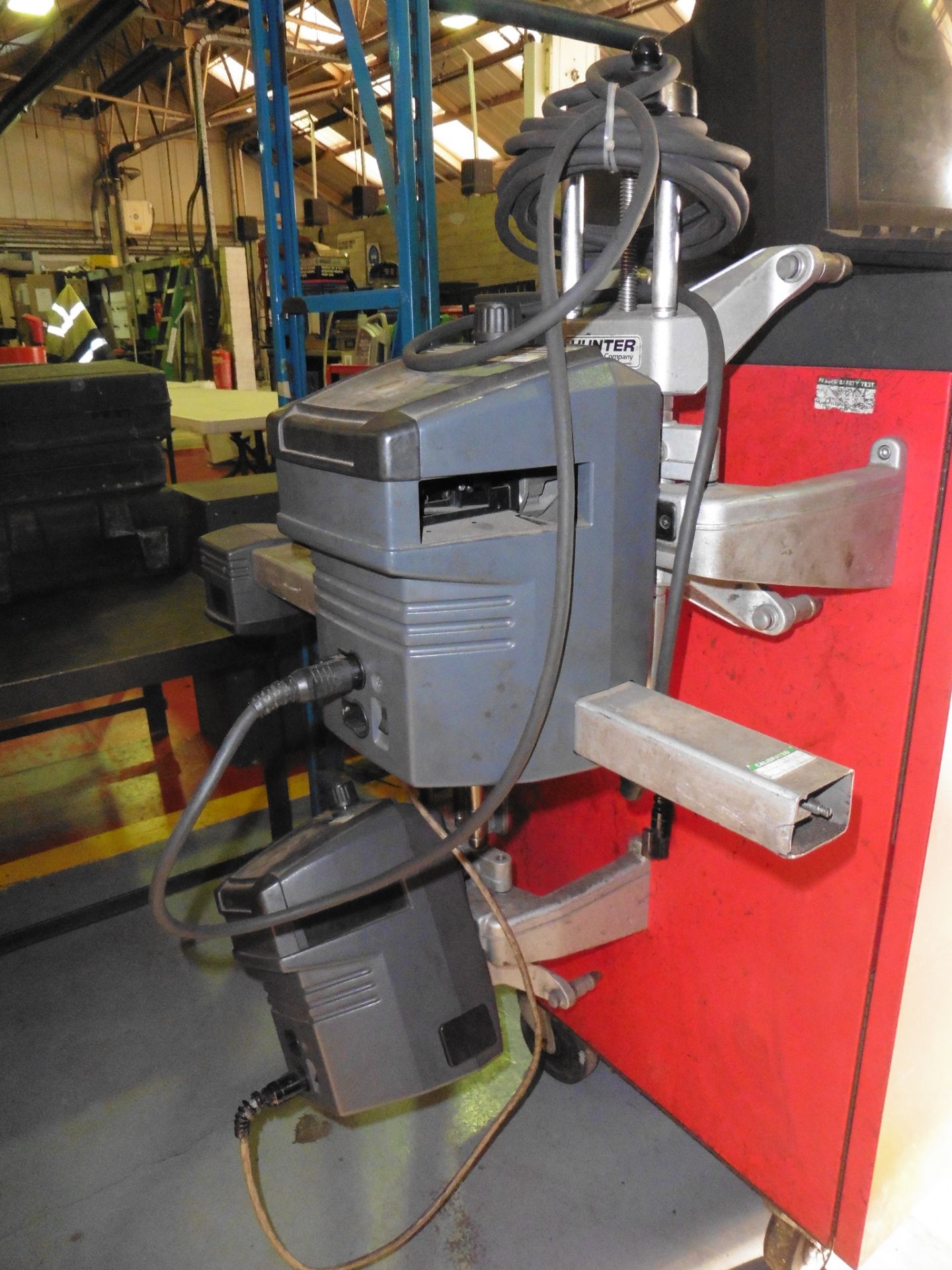 Hunter 5411M wheel alignment system with accessories, serial no: BJ8496. - Image 5 of 7