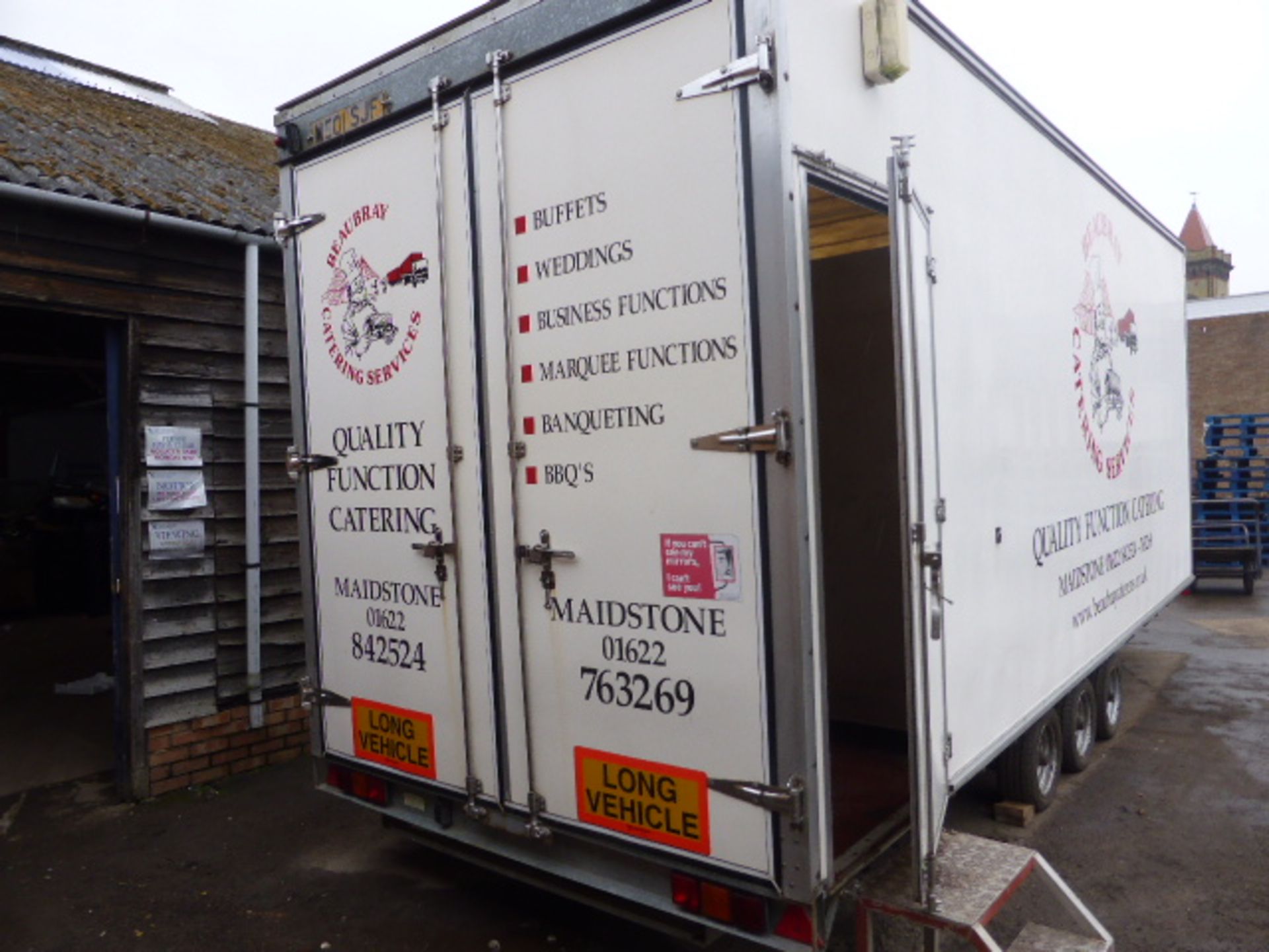 Large Mobile Catering Kitchen on Bateson triple axle chassis with double door floor to ceiling - Image 4 of 13