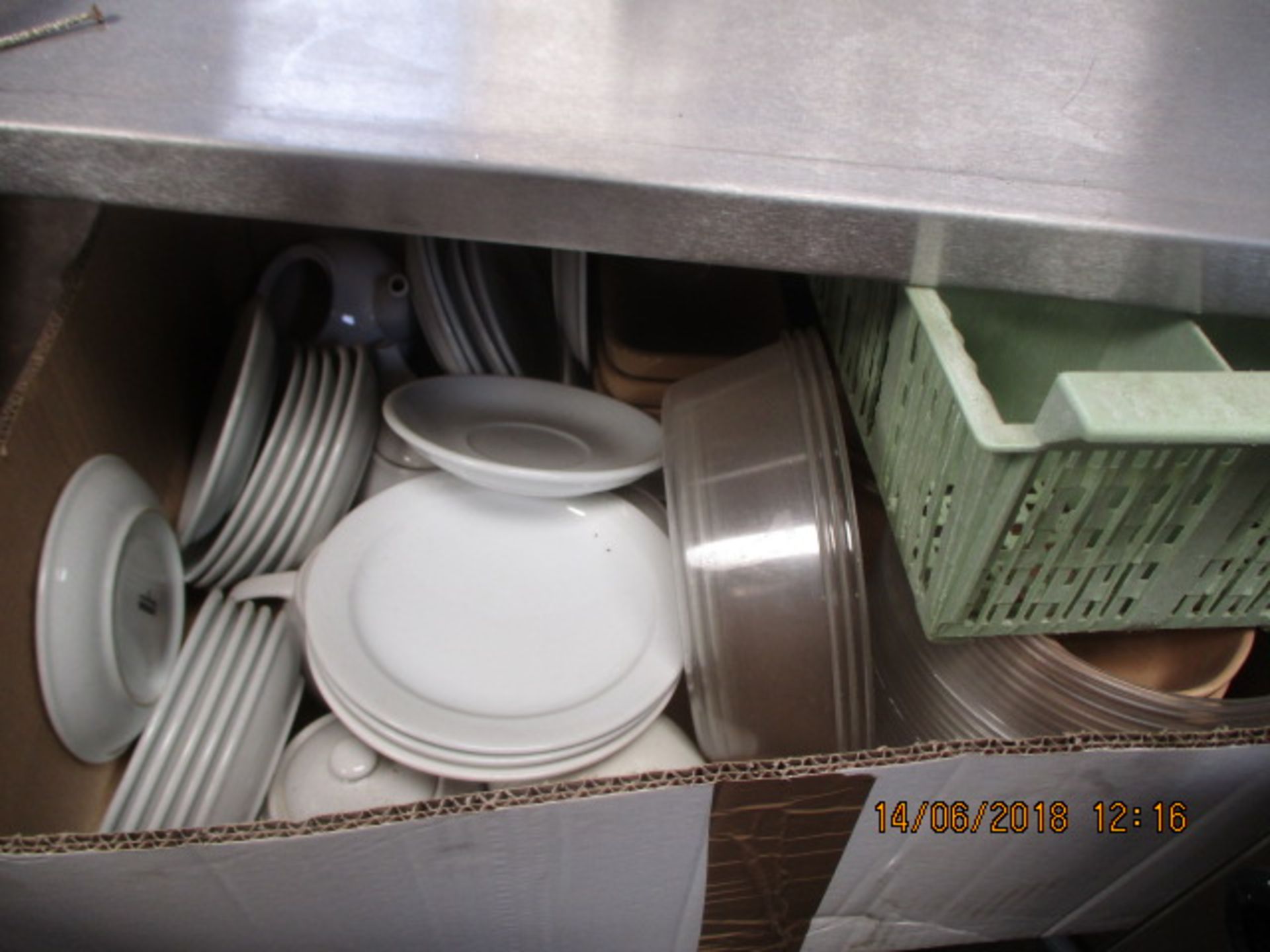 Box of assorted crockery