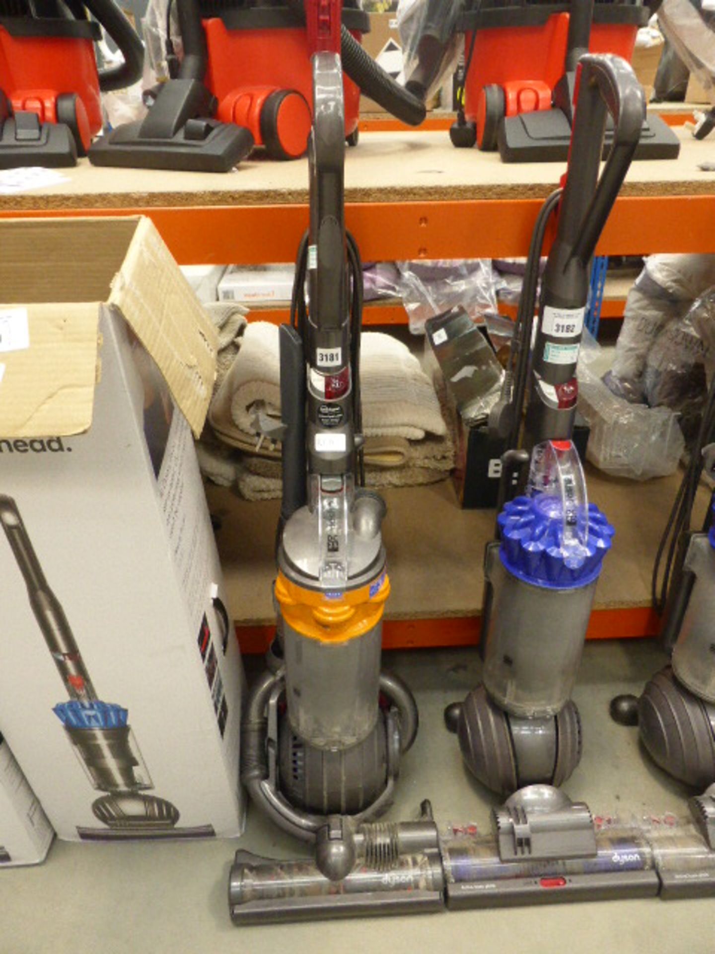 3230 Upright Dyson dc40 vacuum cleaner