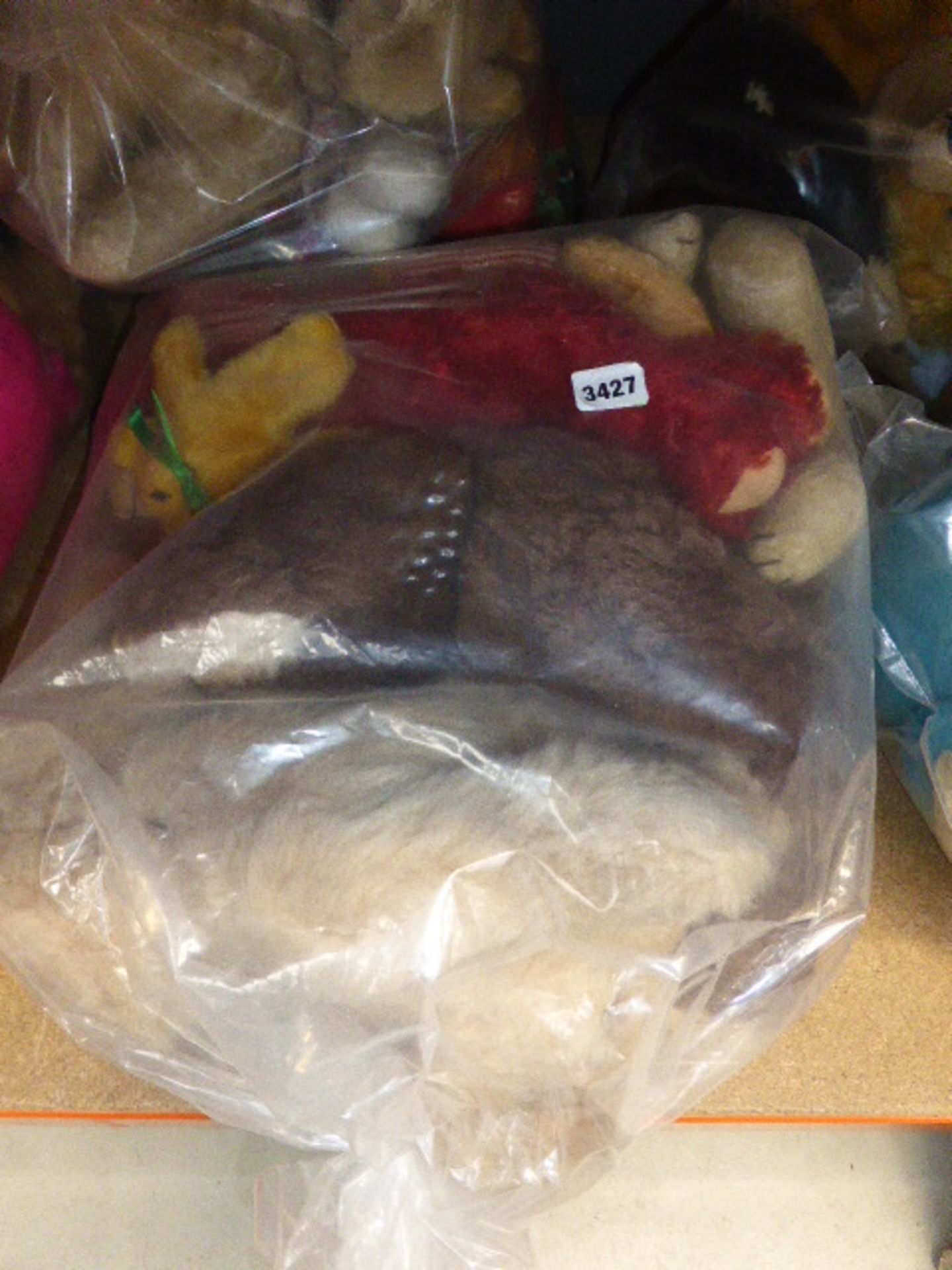 3283,3288,3286,3282,3281,3285 Seven bags containing mixed cuddly toys - Image 2 of 4