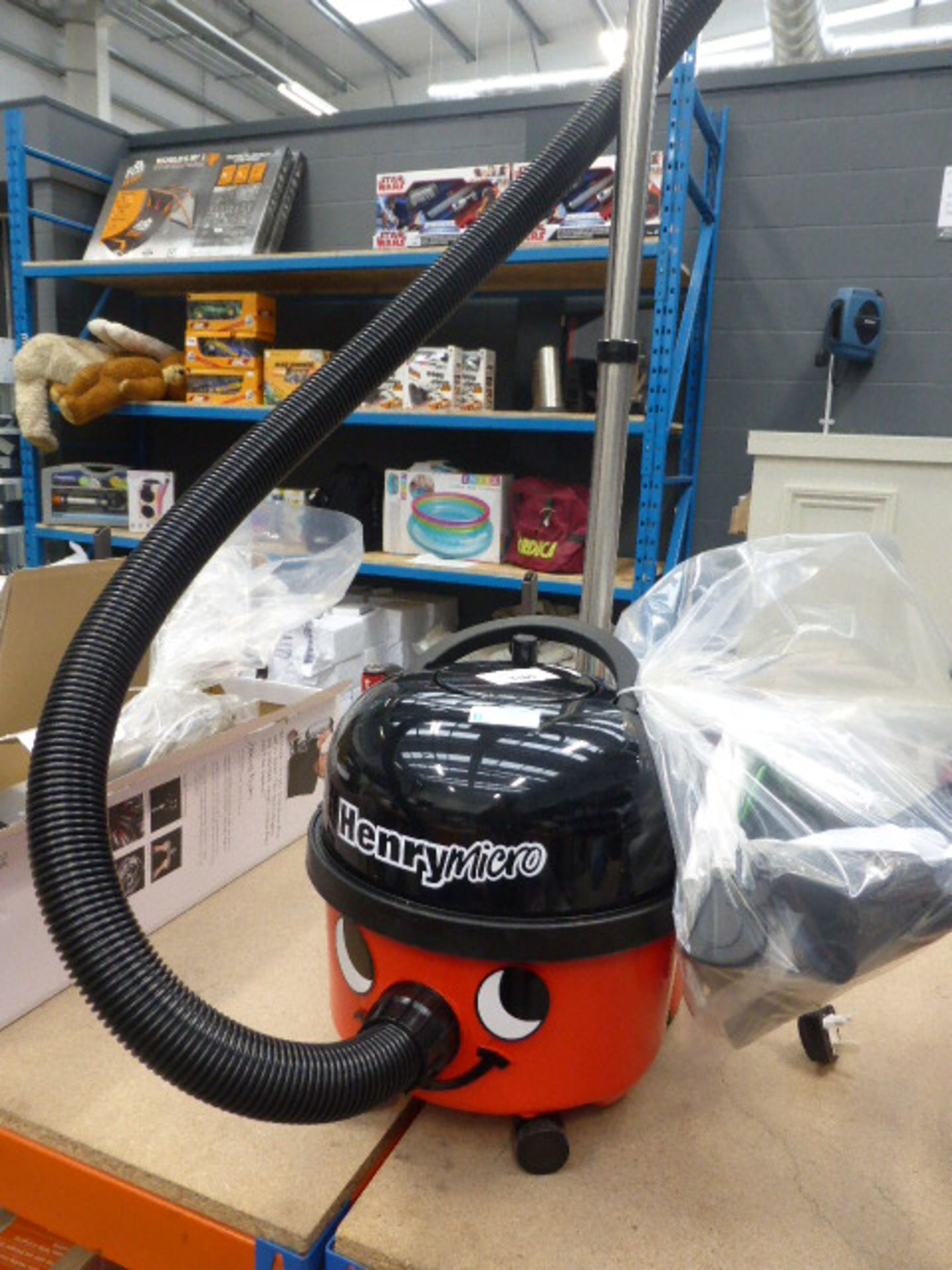Henry micro vacuum cleaner with pole and accessories