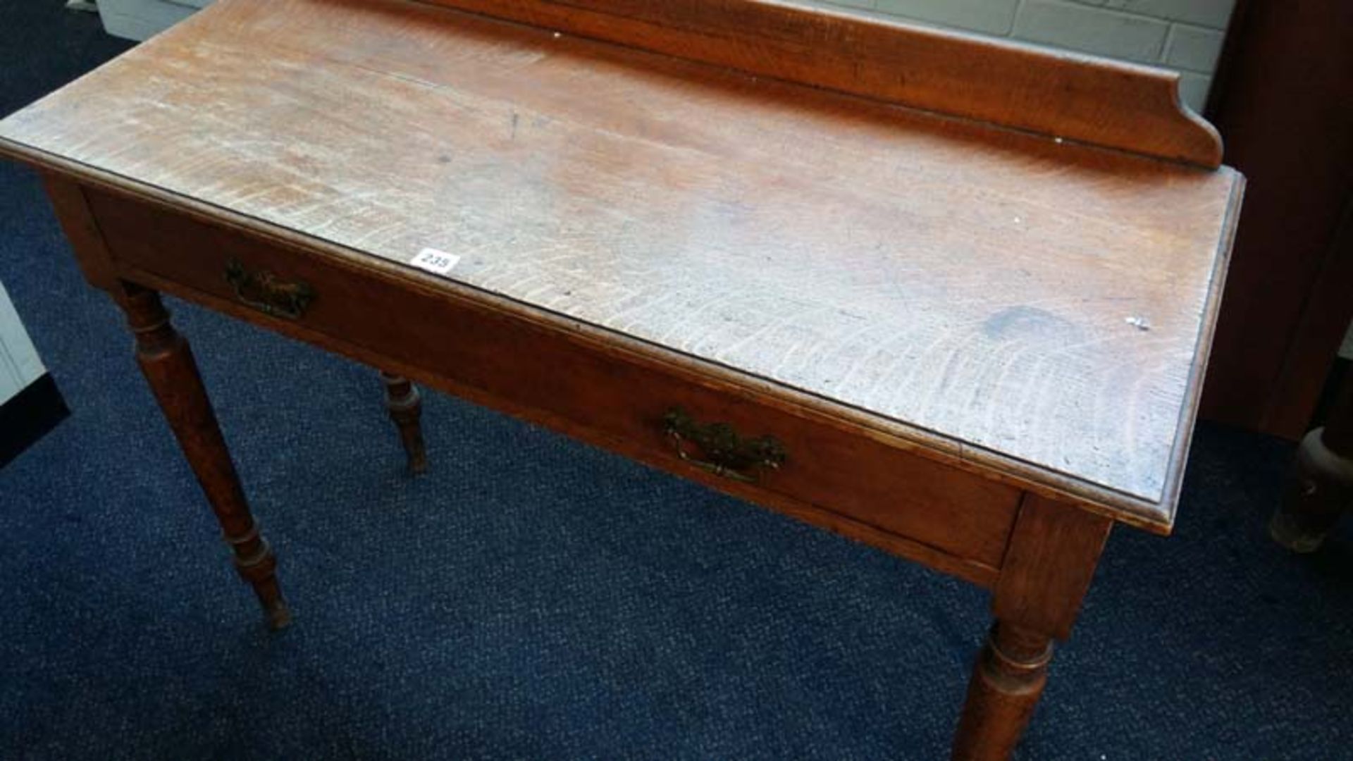 Early 20th Century oak side table with drawer under