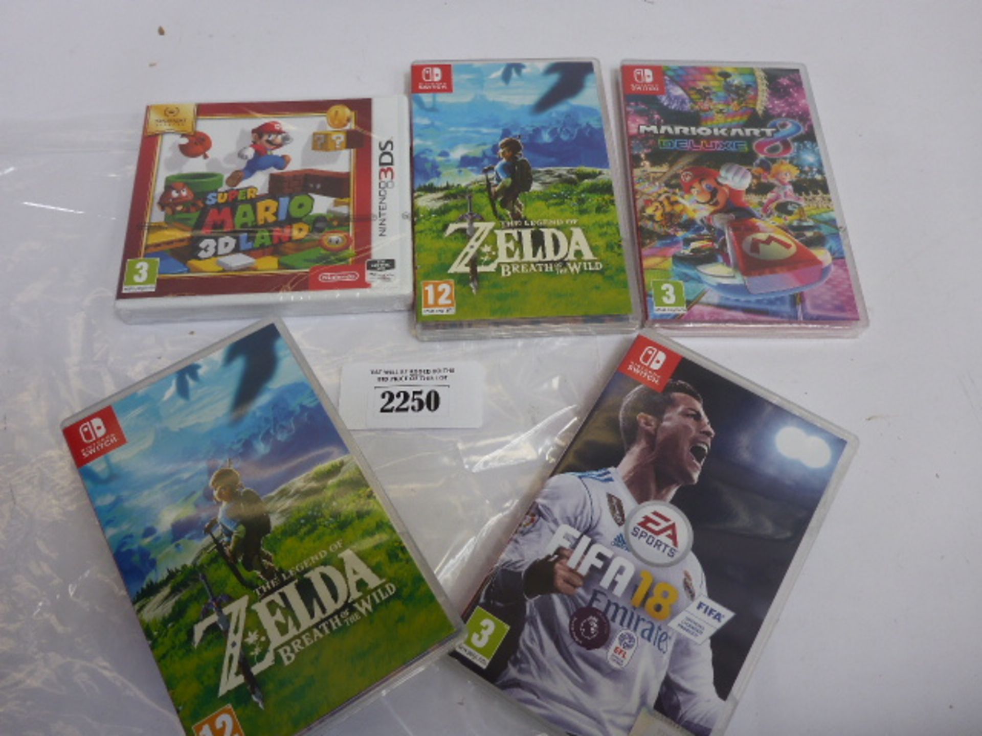 Four Nintendo Switch games, one Nintendo 3DS game (5)