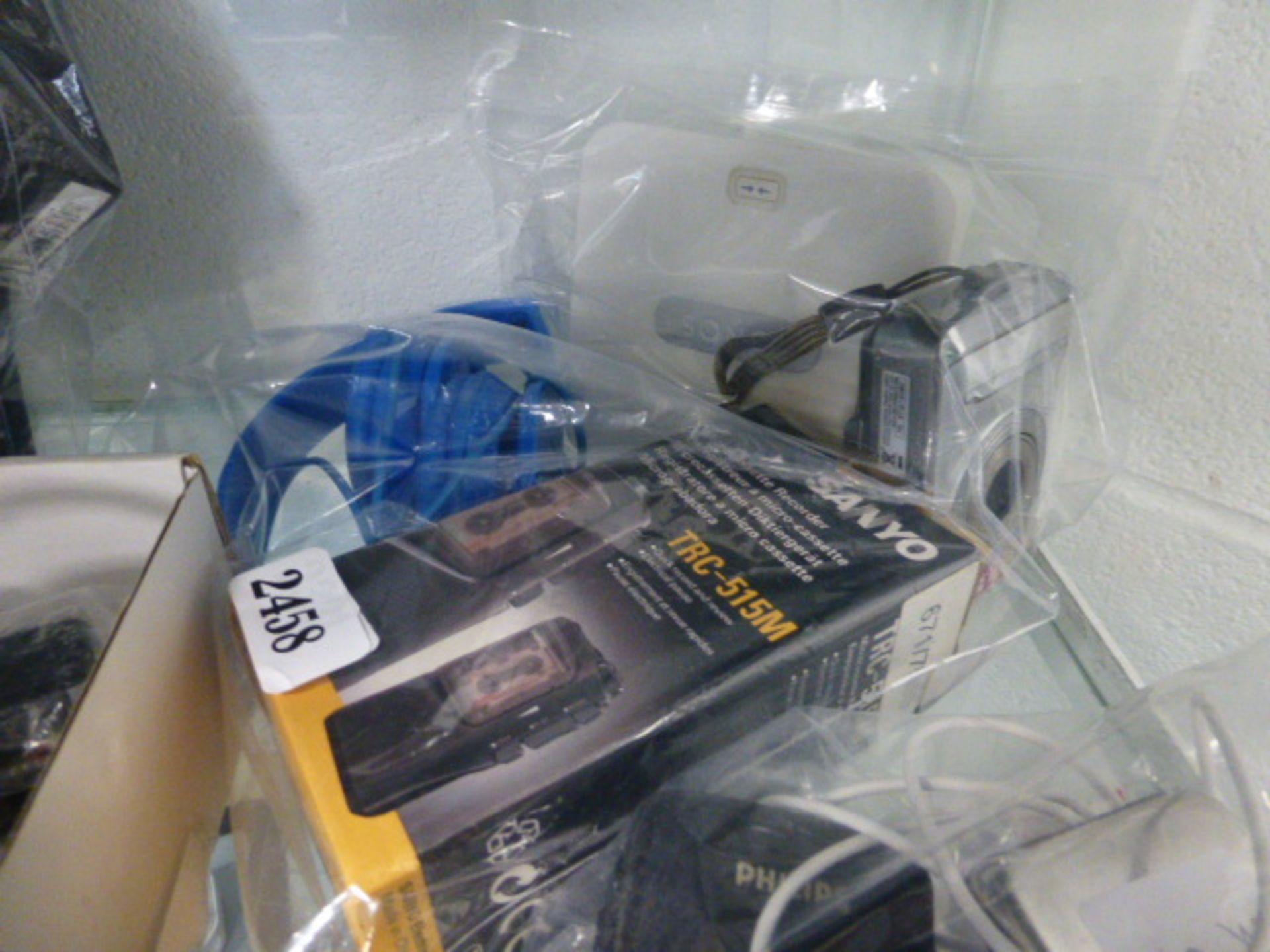 2321 Bag containing Sonos network bridge, digital camera and headphones