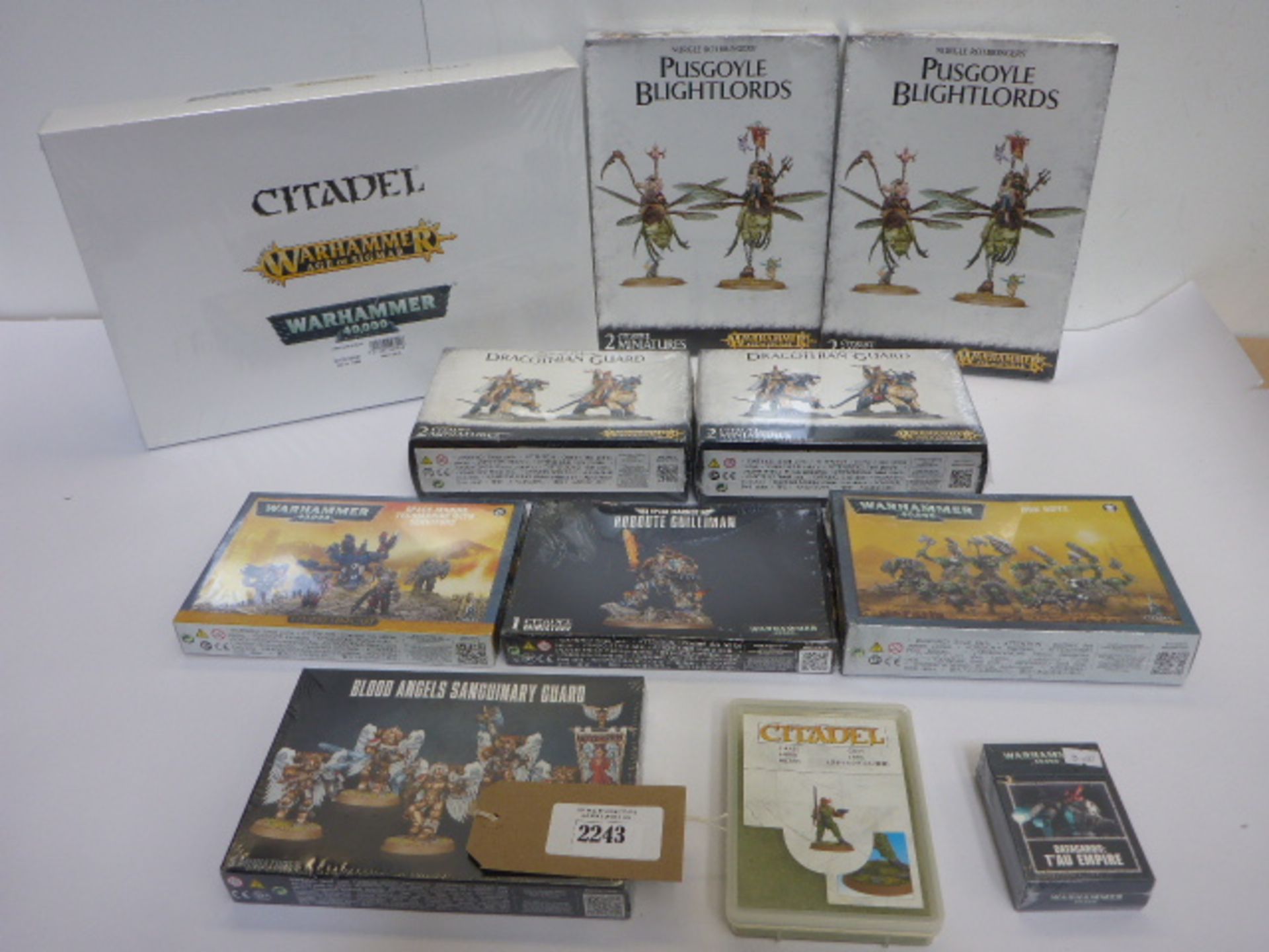 Bag containing 9 Citadel/Warhammer 40k model kits (all sealed), Citadel Grass & Warhammer tactical