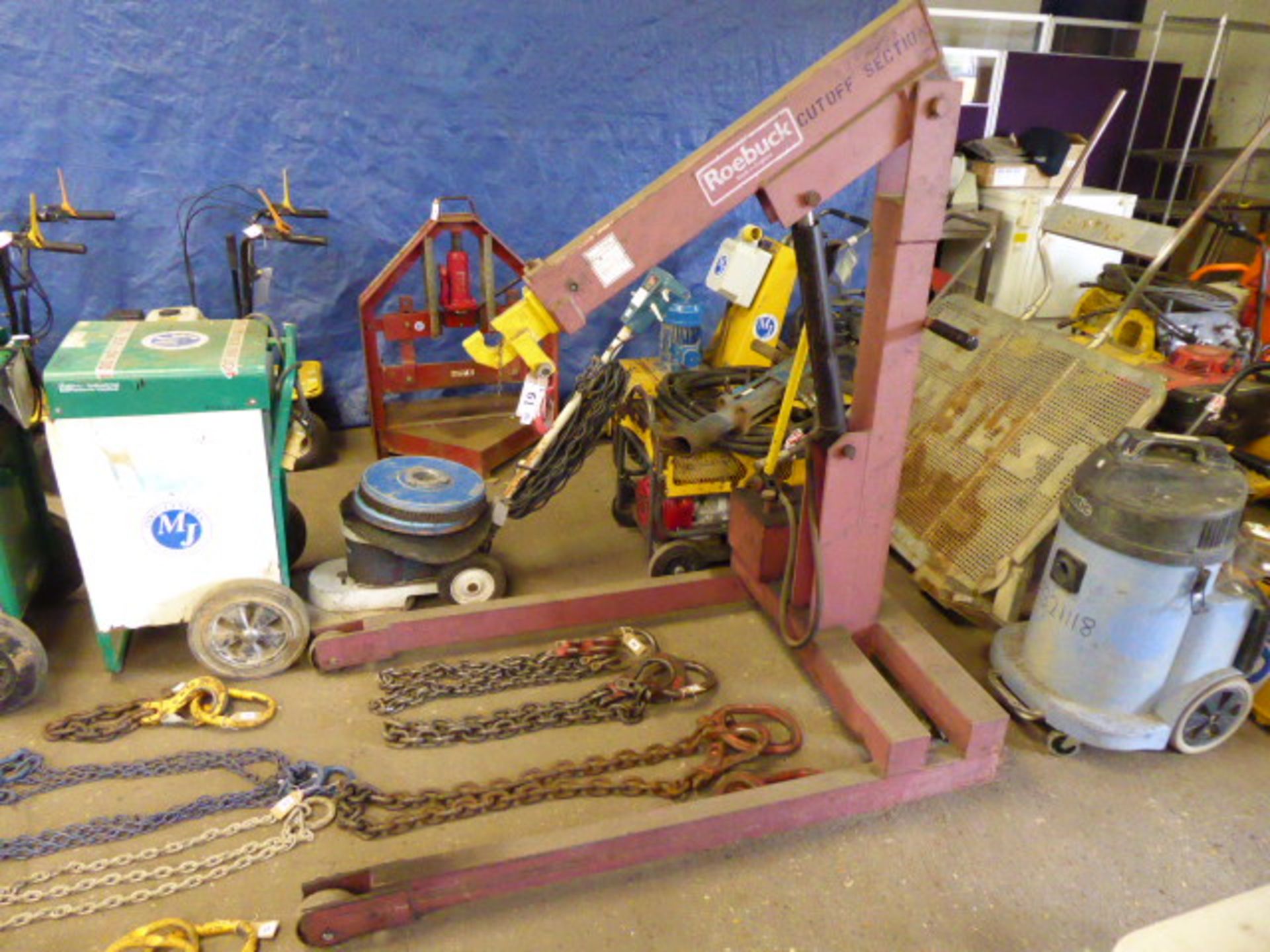 (61) Roebuck 1 ton garage floor crane