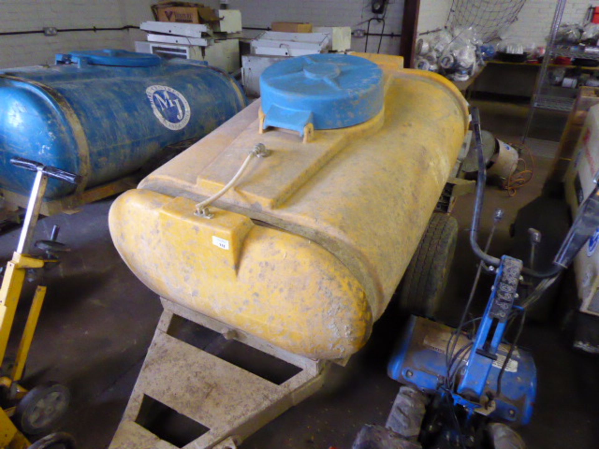 250 gallon yellow water bowser on single axle plant trailer - Image 2 of 2