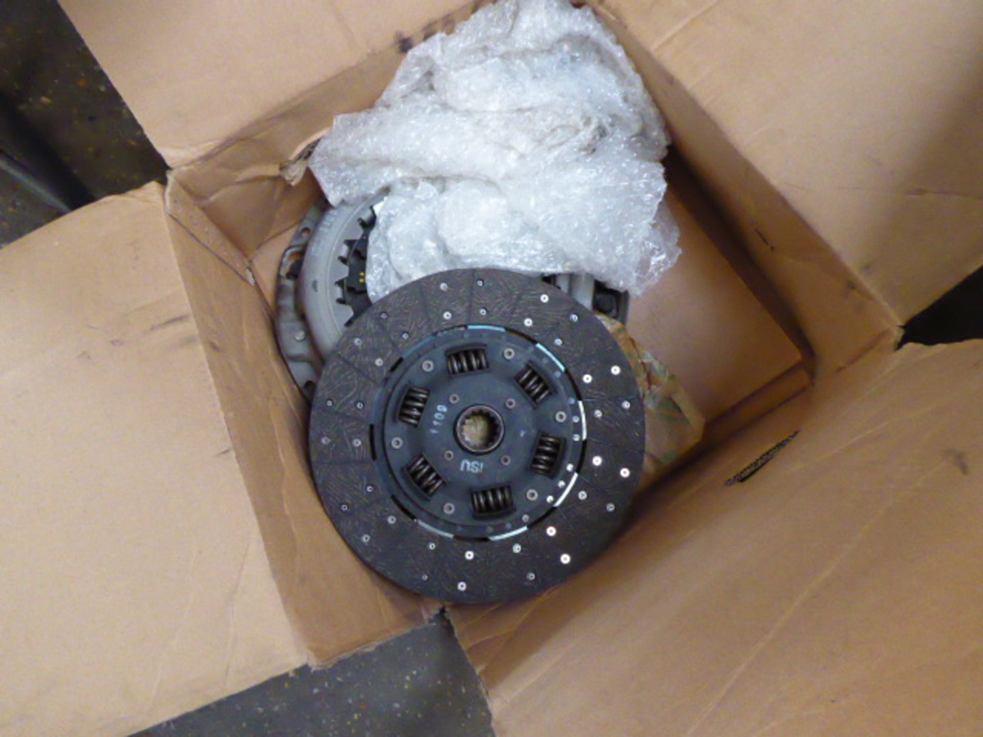 Isuzu Grafter clutch with 2 small clutch parts