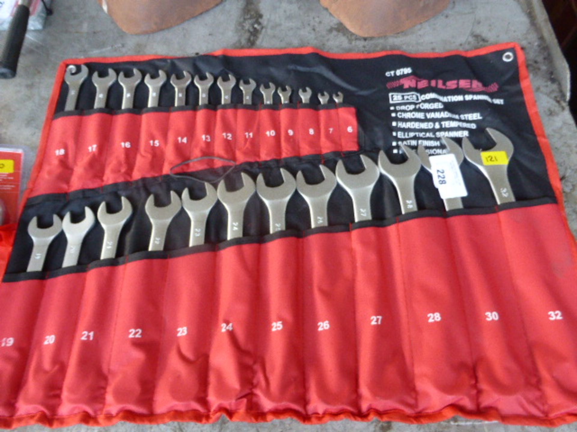 25pce combination spanner set (121)