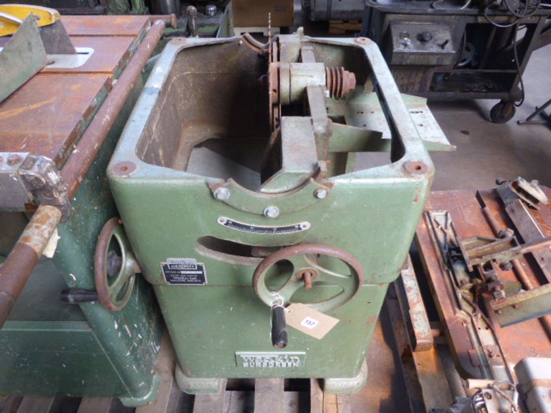 Wadkin Bursgreen table saw, 3 phase (parts on pallet)