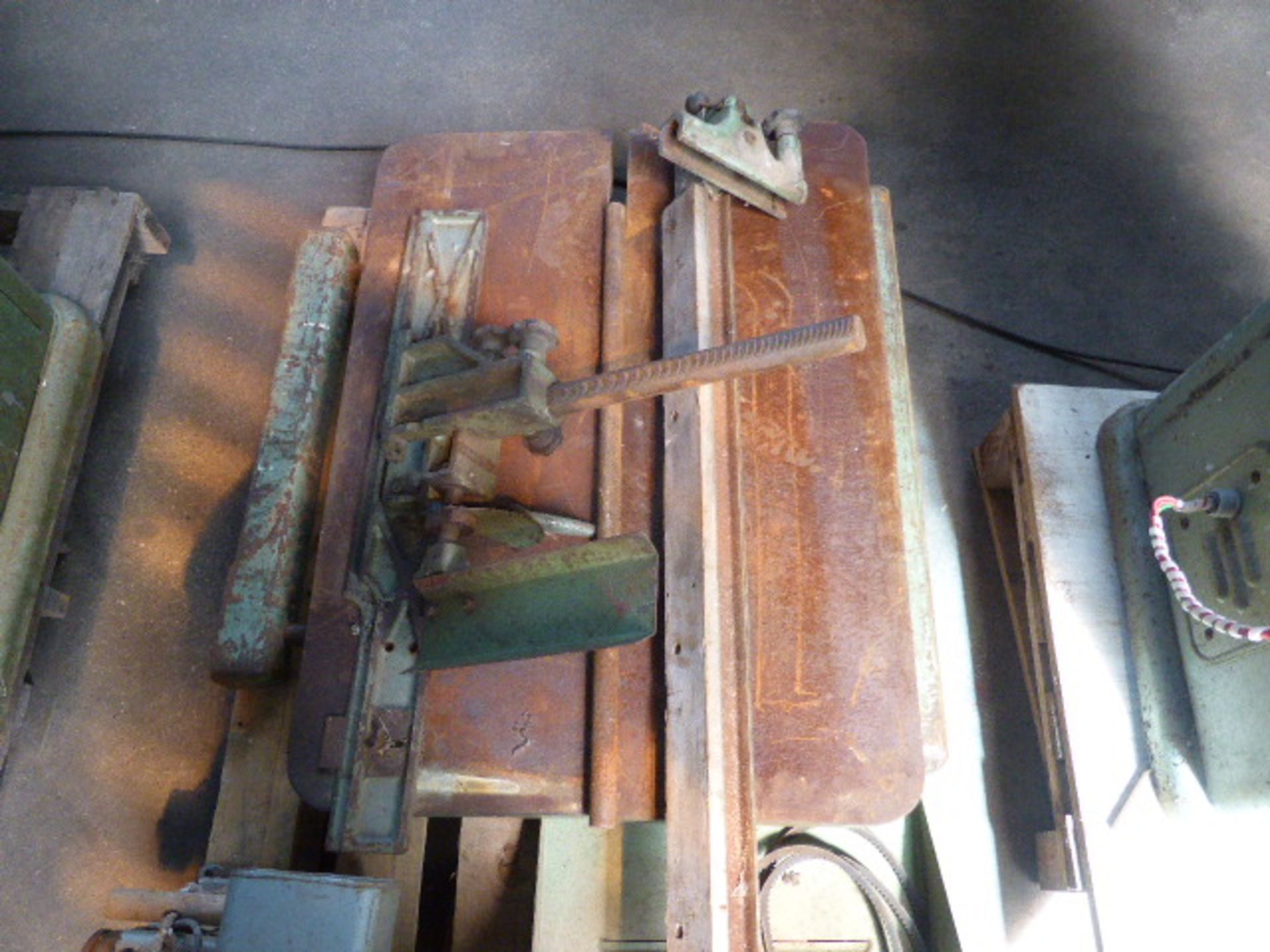 Wadkin Bursgreen table saw, 3 phase (parts on pallet) - Image 2 of 2