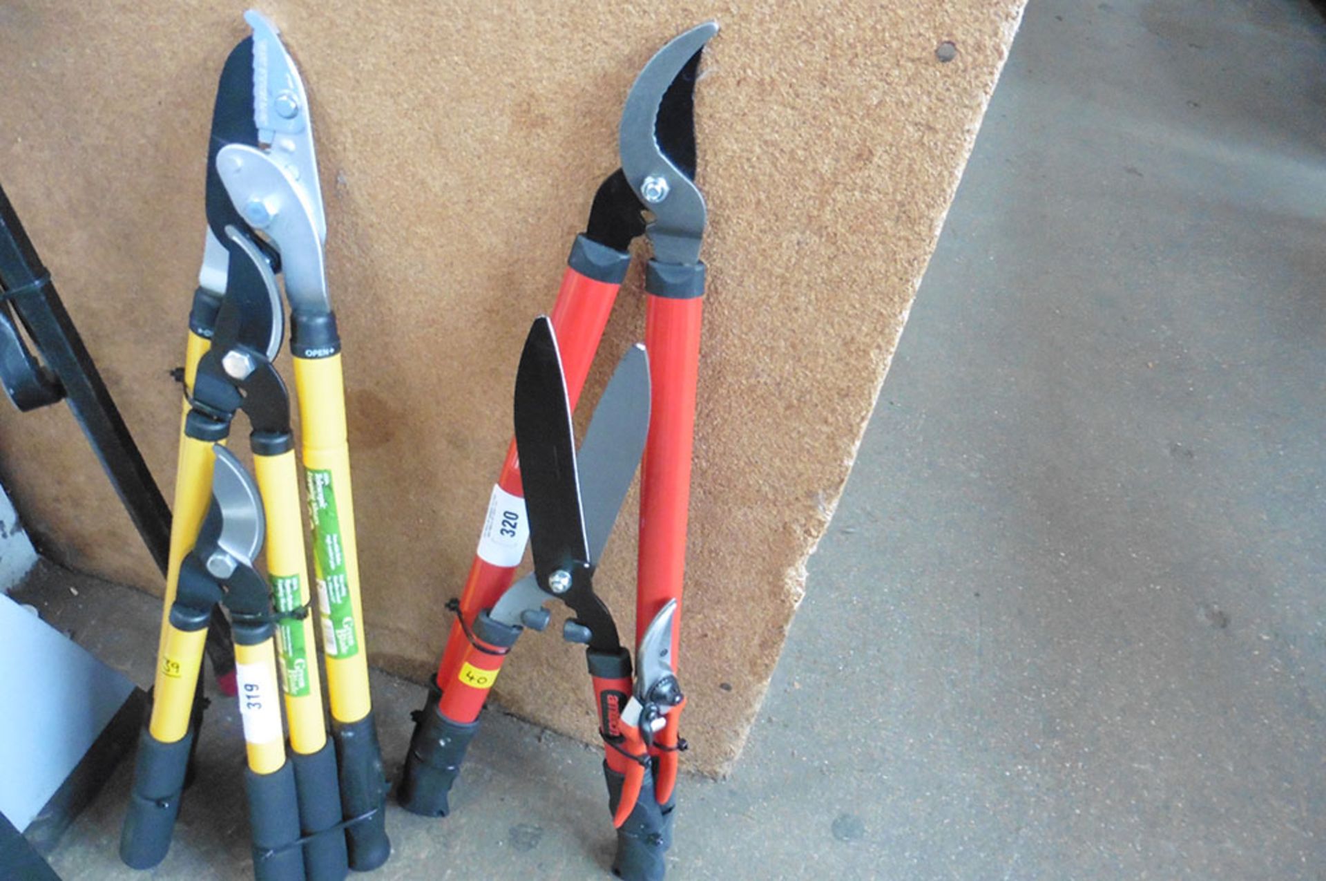 3 Assorted garden tools (40)