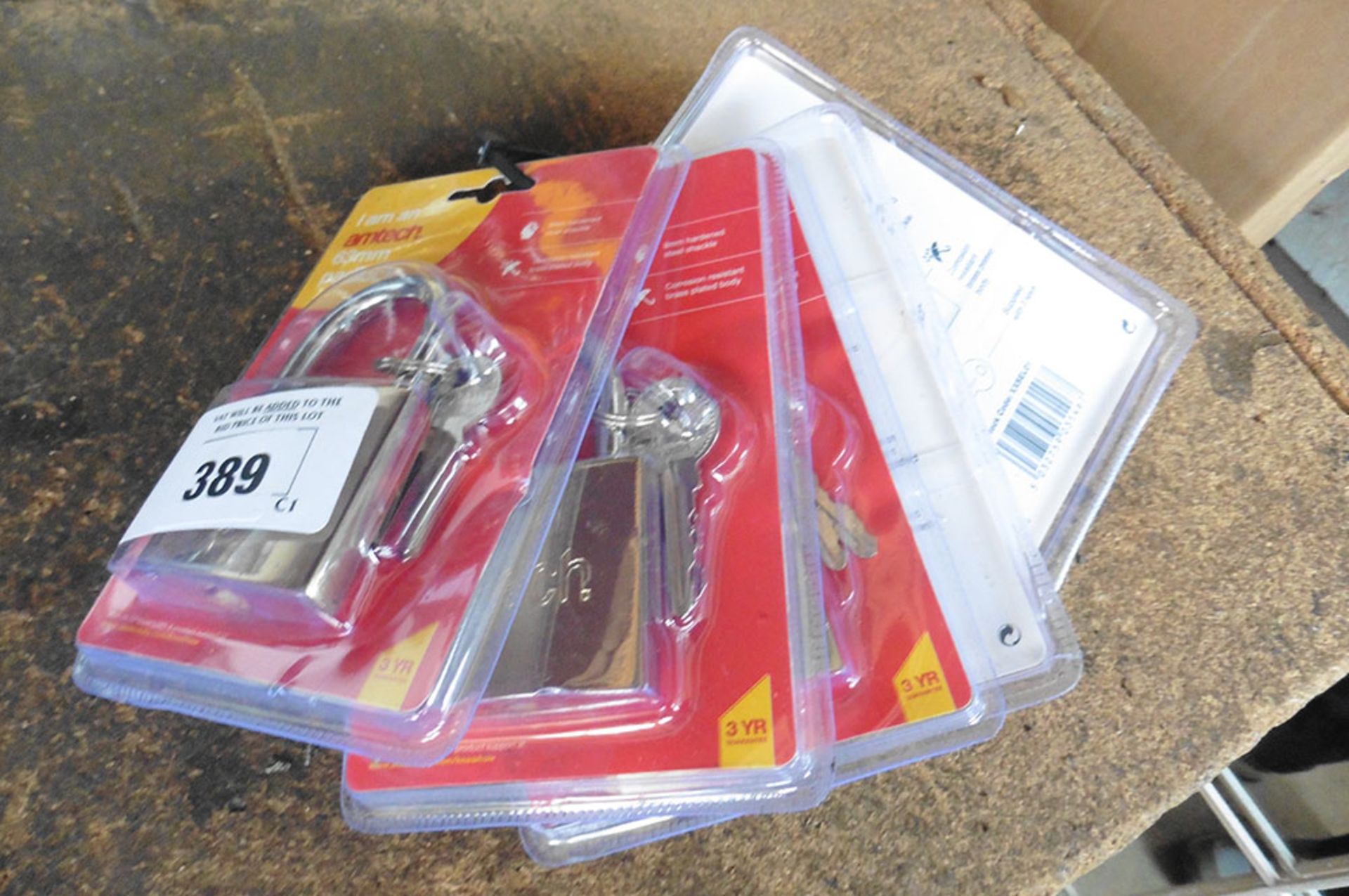 5 Assorted padlocks (109)