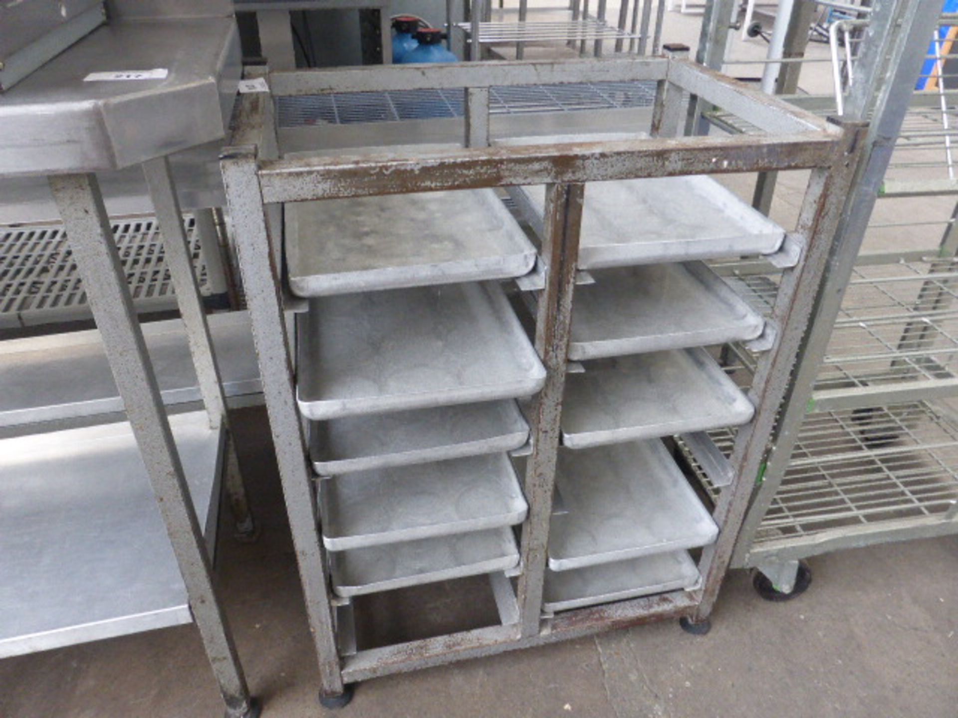 Small stand with 10 aluminium baking trays