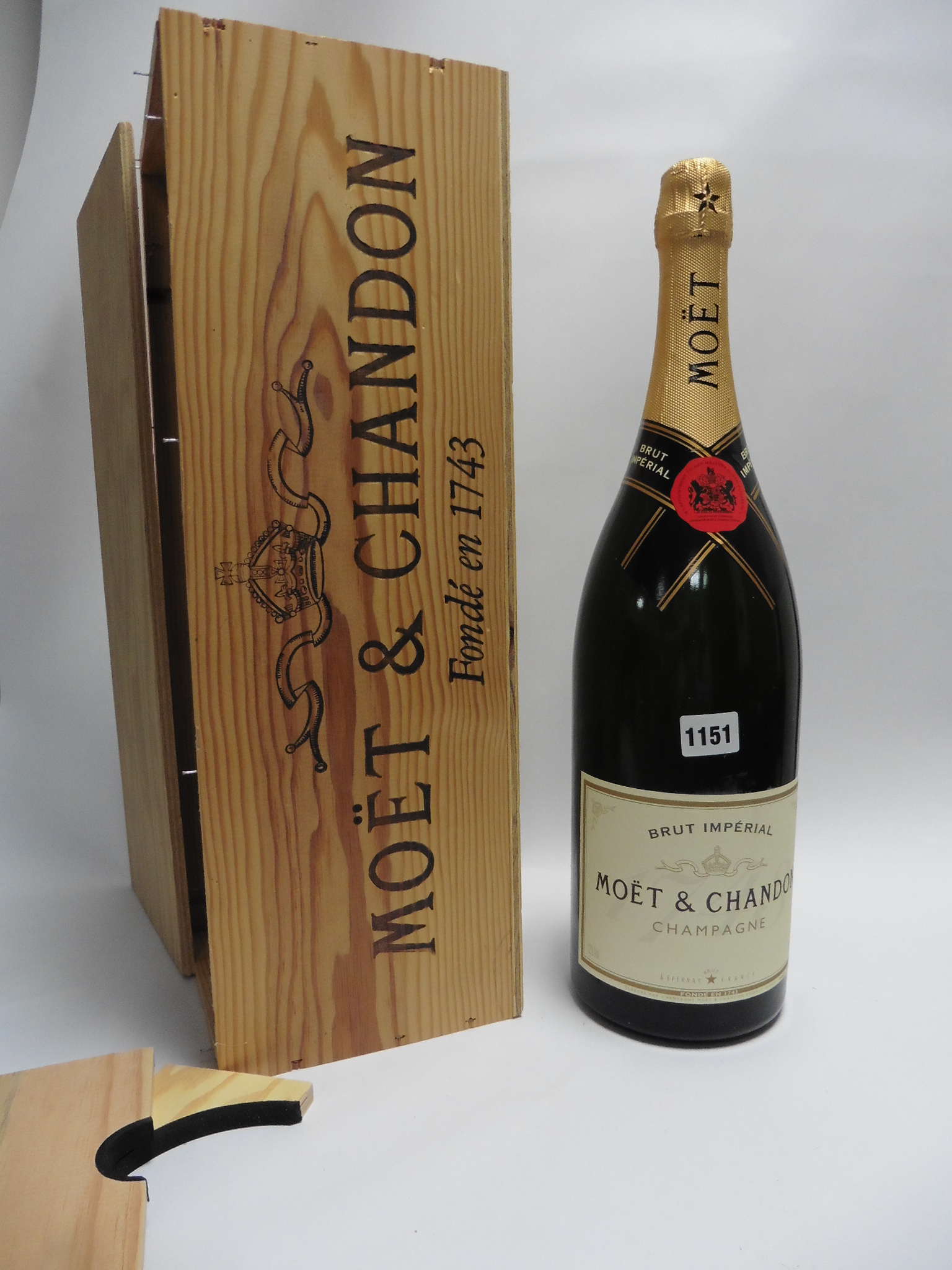 A Jeroboam of Moet & Chandon Brut Imperial Champagne with own wooden box 3 litre 12% - Image 8 of 9