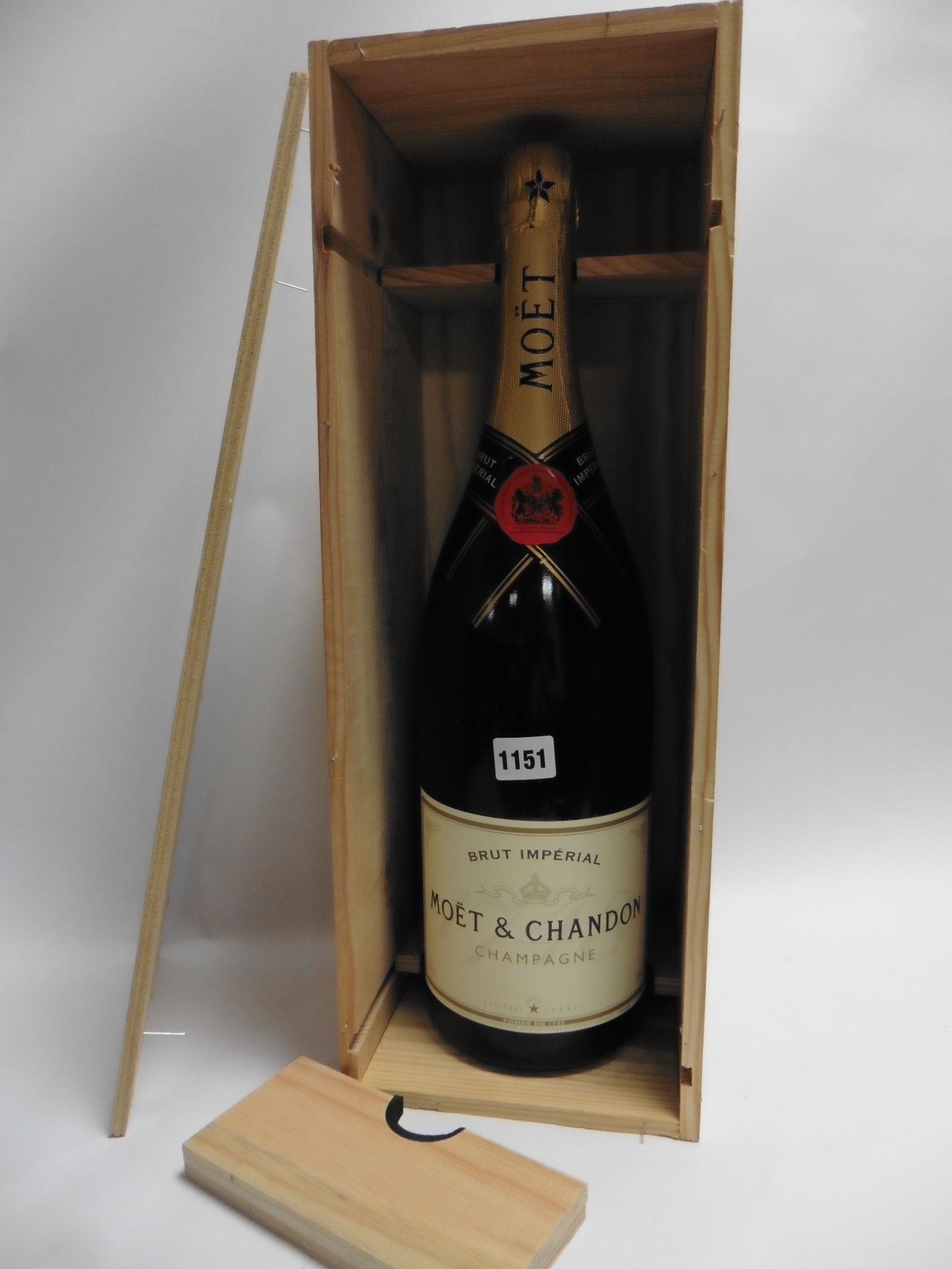 A Jeroboam of Moet & Chandon Brut Imperial Champagne with own wooden box 3 litre 12% - Image 7 of 9