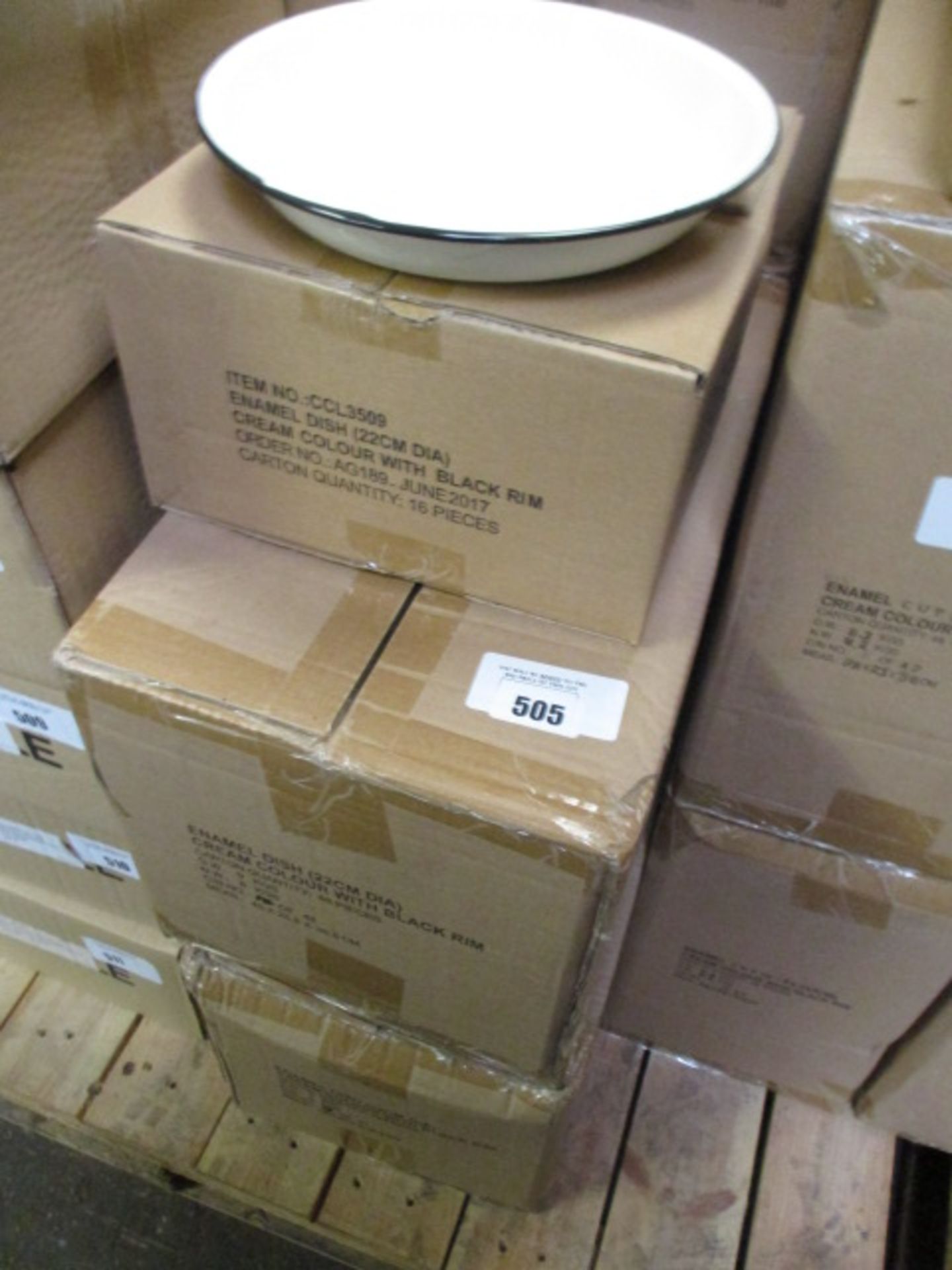 2 boxes of 48 enamelled dishes with black rim, 22cm diameter - Image 2 of 2