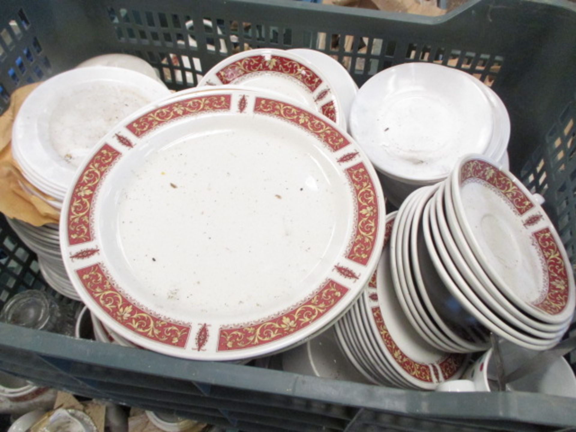 18 large heavy duty plastic stacking trays containing mainly Steelite crockery with red and gold - Image 3 of 5