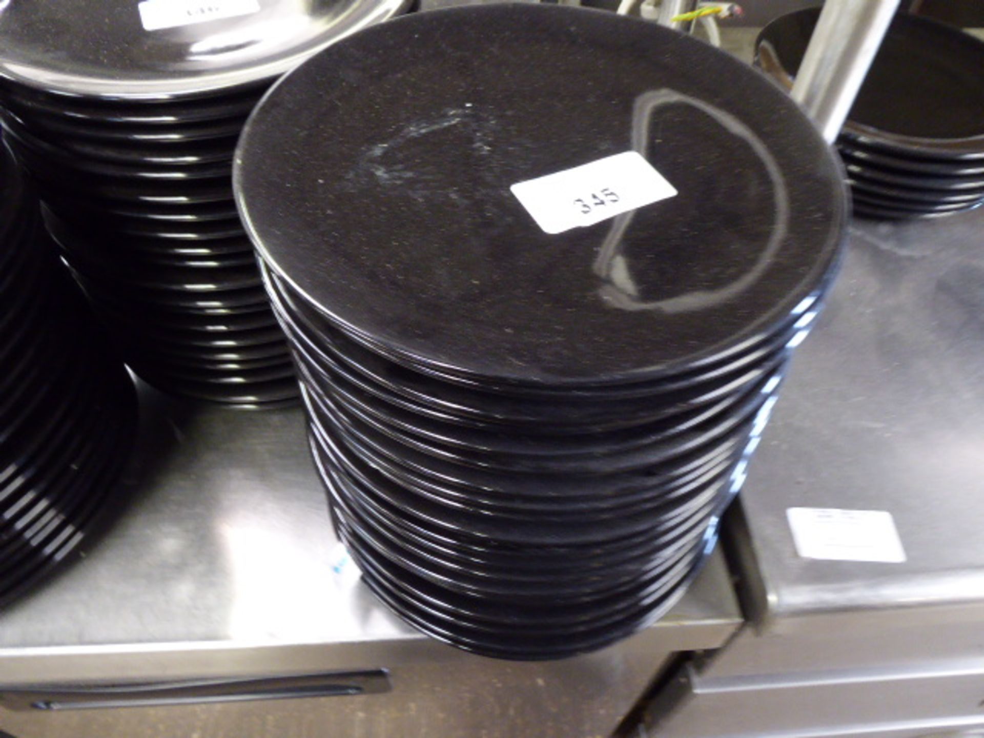 Approx. 20 x 26cm black dinner plates