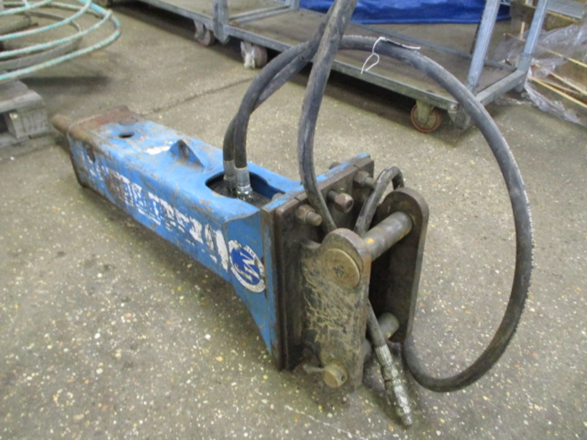 (134) 5 ton hydraulic breaker attachment (321402) - Image 2 of 2