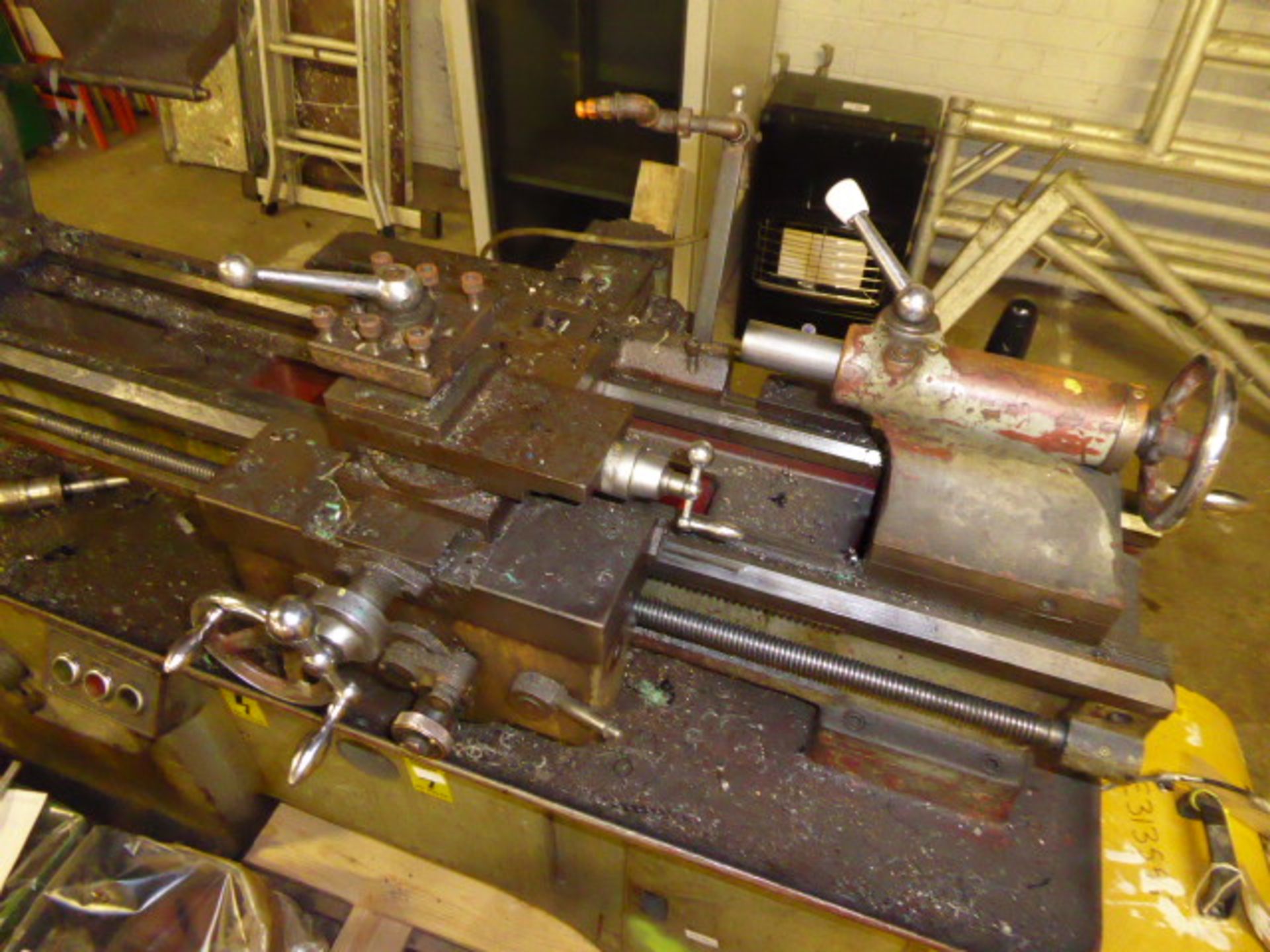 Gromatic lathe with swing bed (6''x30''), automatic geared tool bed, tail stock and approx. 1.5'' - Image 3 of 4