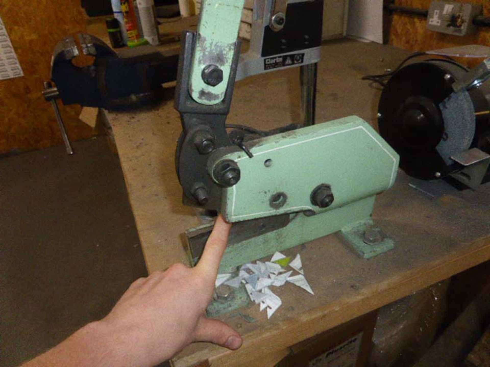 Bench mounted vice, bench mounted shear, double ended grinder and a drill stand - Image 3 of 3