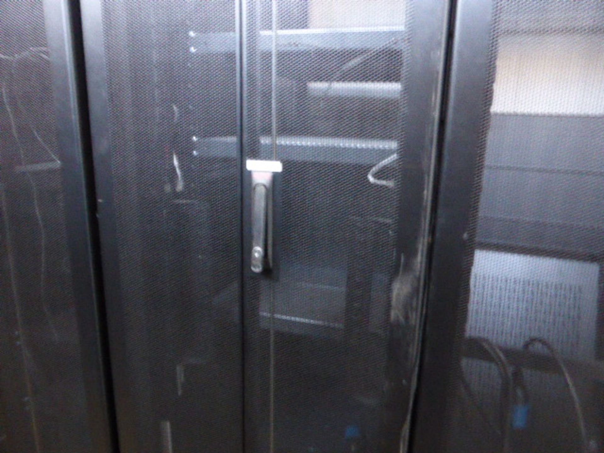 APC server cabinet on castors 60cm wide with 2 APC switch rack PDU units each with 24 outputs on - Image 3 of 3