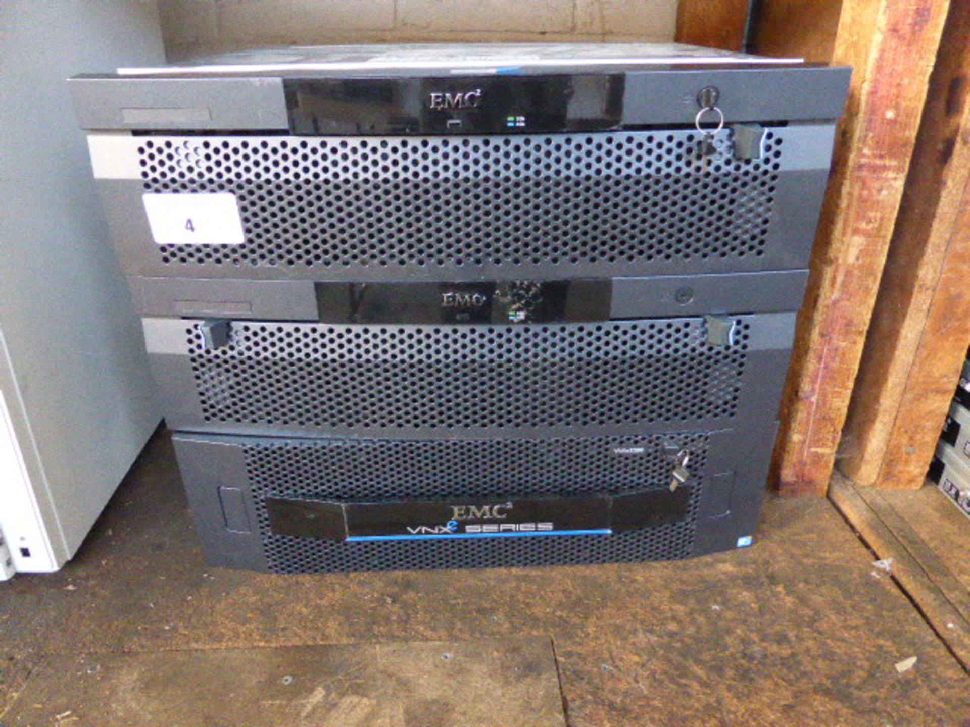 3 EMC² rack mounted servers no hard drives