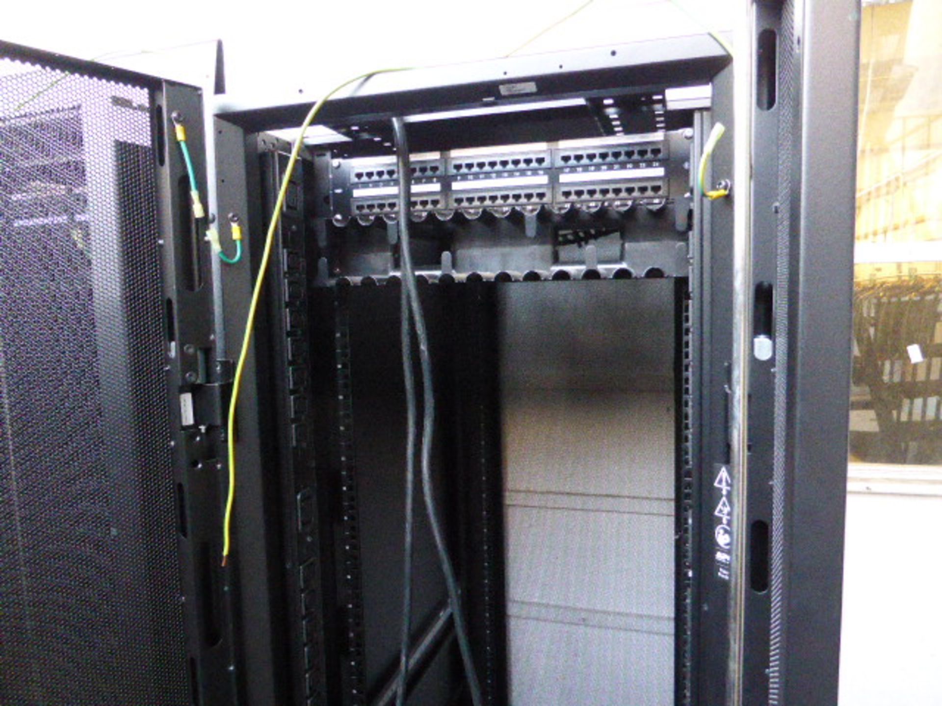 APC server cabinet on castors 60cm wide with 2 APC switch rack PDU units each with 24 outputs on - Image 2 of 2