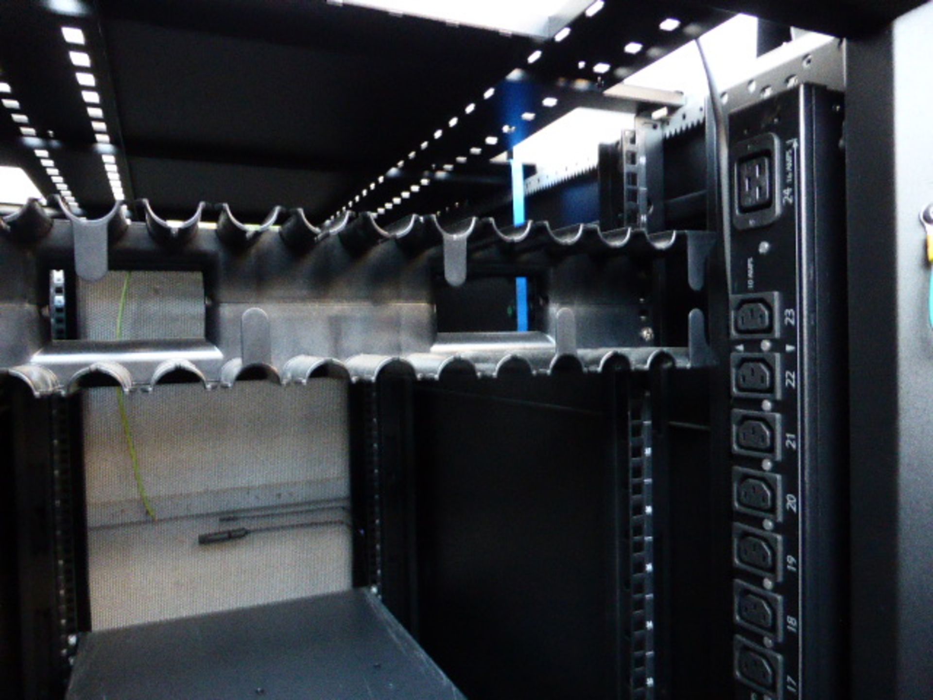 APC server cabinet on castors 60cm wide with 2 APC switch rack PDU units each with 24 outputs on - Image 2 of 3