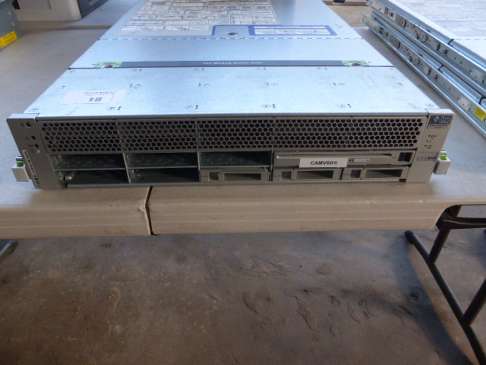 1 Sun Sparc Enterprise T5220 rack mounted server unit, no hard drives