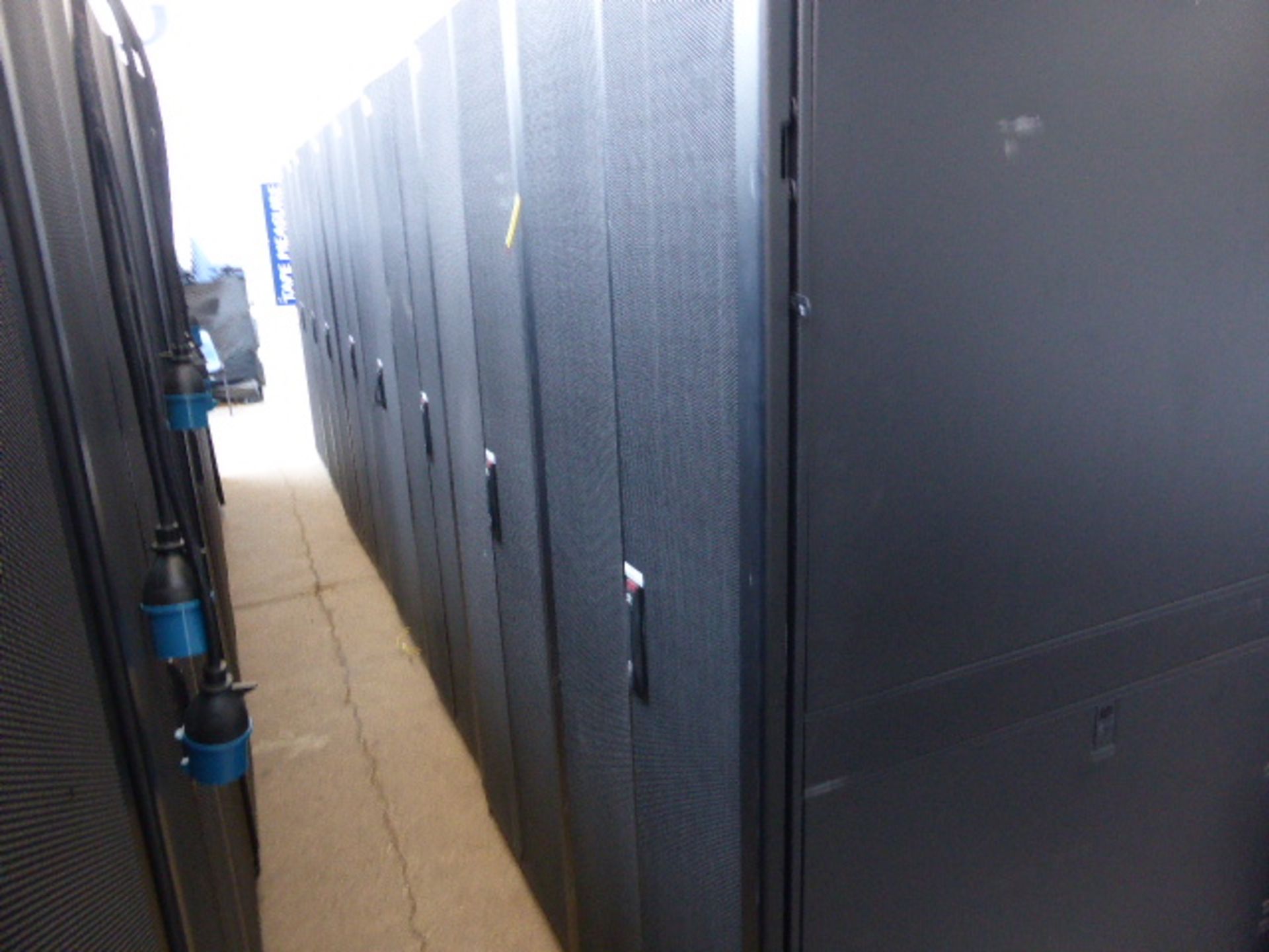 APC server cabinet on castors 75cm wide with 2 APC switch rack PDU units each with 24 outputs on - Image 3 of 3