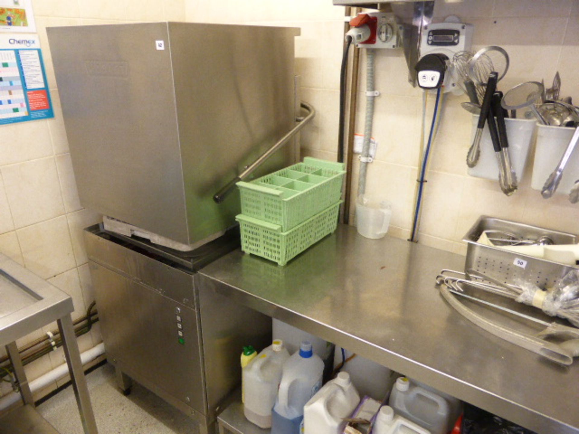 60cm Hobart lift top pass through dishwasher with 110cm stainless steel associated table, with a - Image 3 of 4