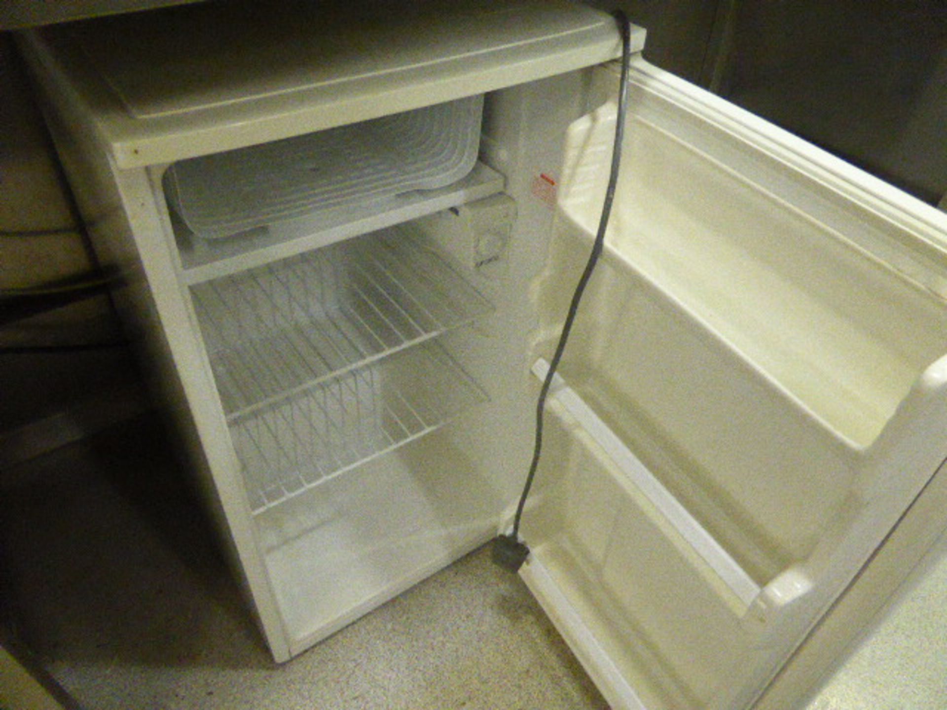 50cm LG undercounter fridge with a freezer compartment - Image 2 of 2