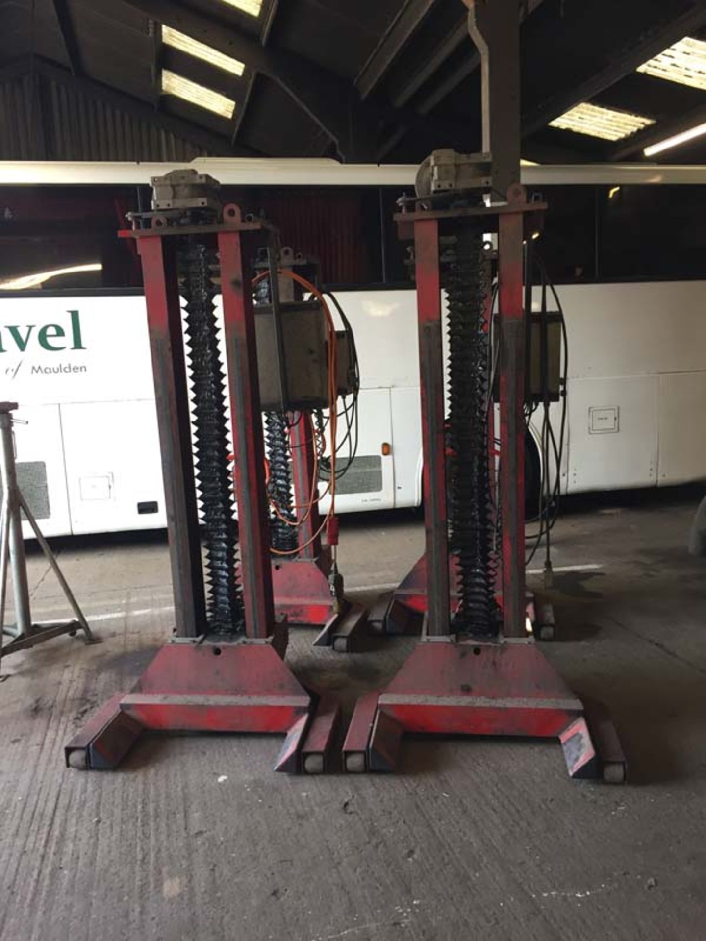 Set of four Briton 8 tonne capacity column lifts Year 2007 s/n 04070203R - Image 3 of 7