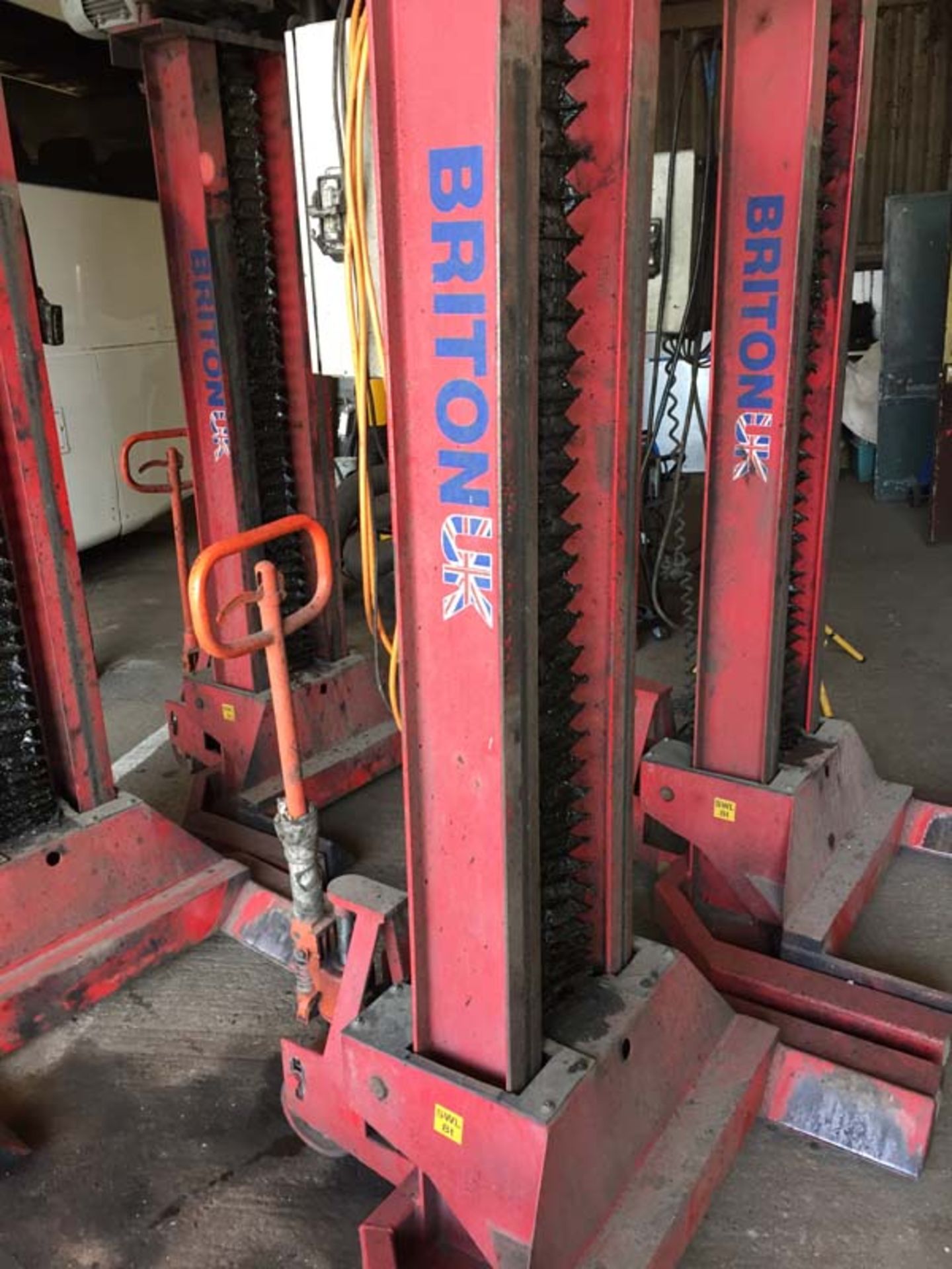 Set of four Briton 8 tonne capacity column lifts Year 2007 s/n 04070203R - Image 4 of 7