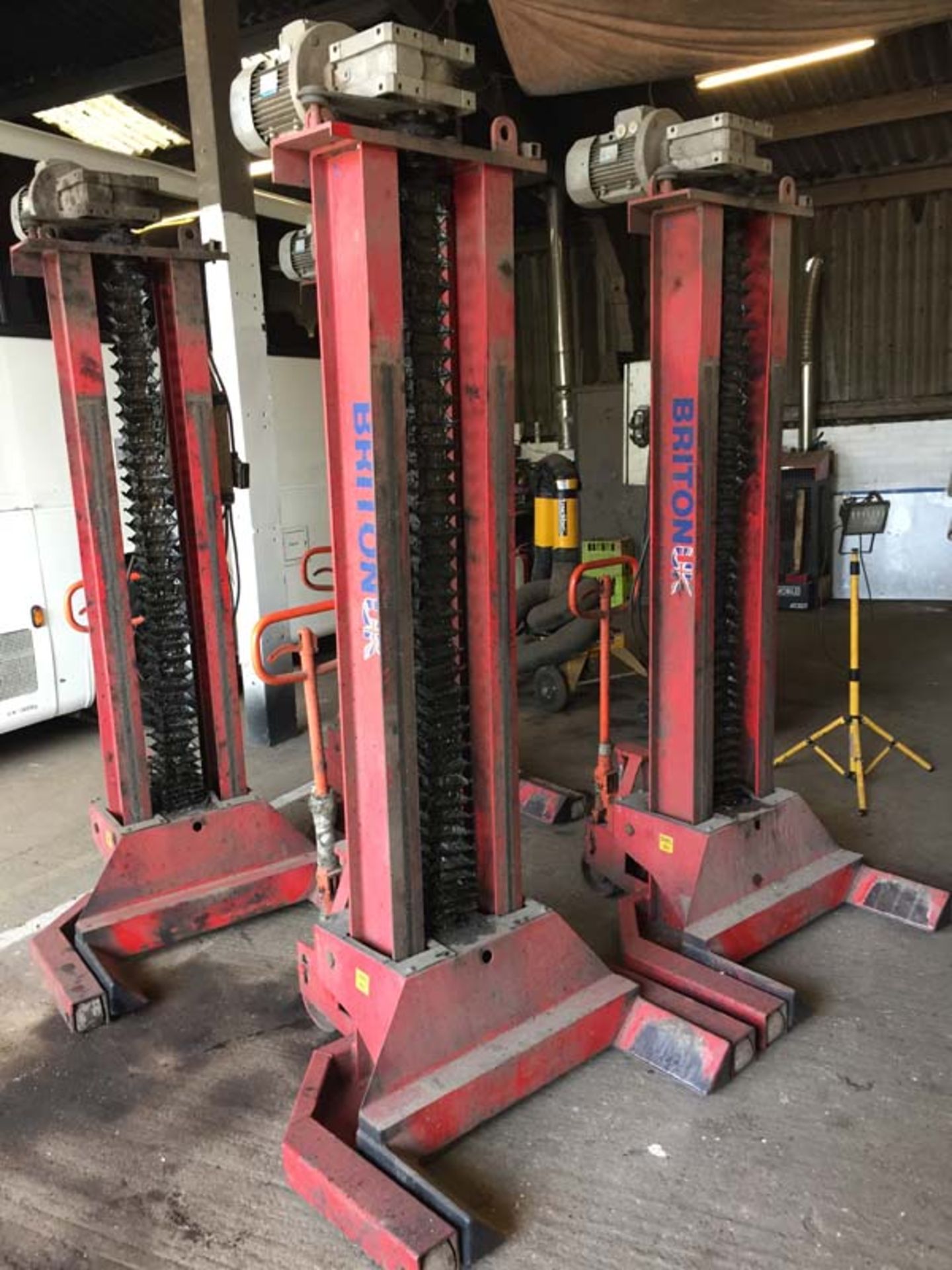 Set of four Briton 8 tonne capacity column lifts Year 2007 s/n 04070203R - Image 2 of 7