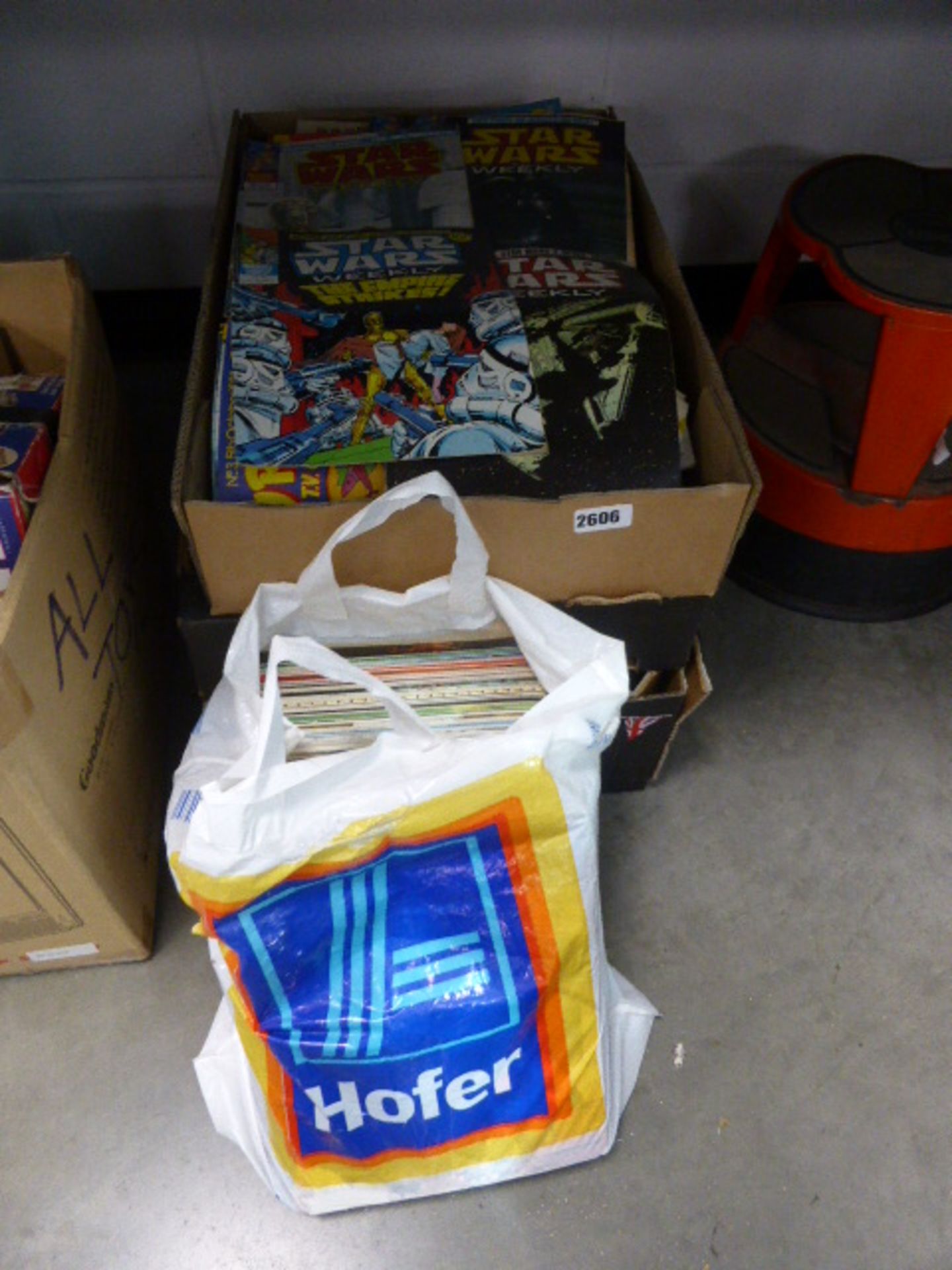 Trays containing mixed comics incl. Marvel, Star Wars weekly and others