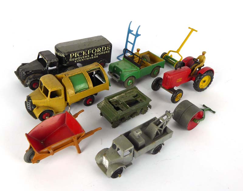 A mixed group of diecast commercial, construction and farm models,