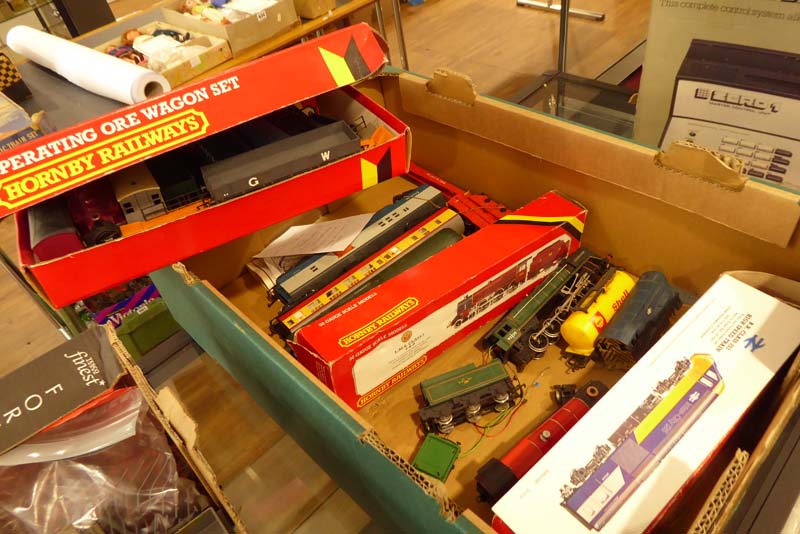 A mixed group of OO gauge items consisting: Hornby Railways R842 LMS class 5 loco, - Image 5 of 5