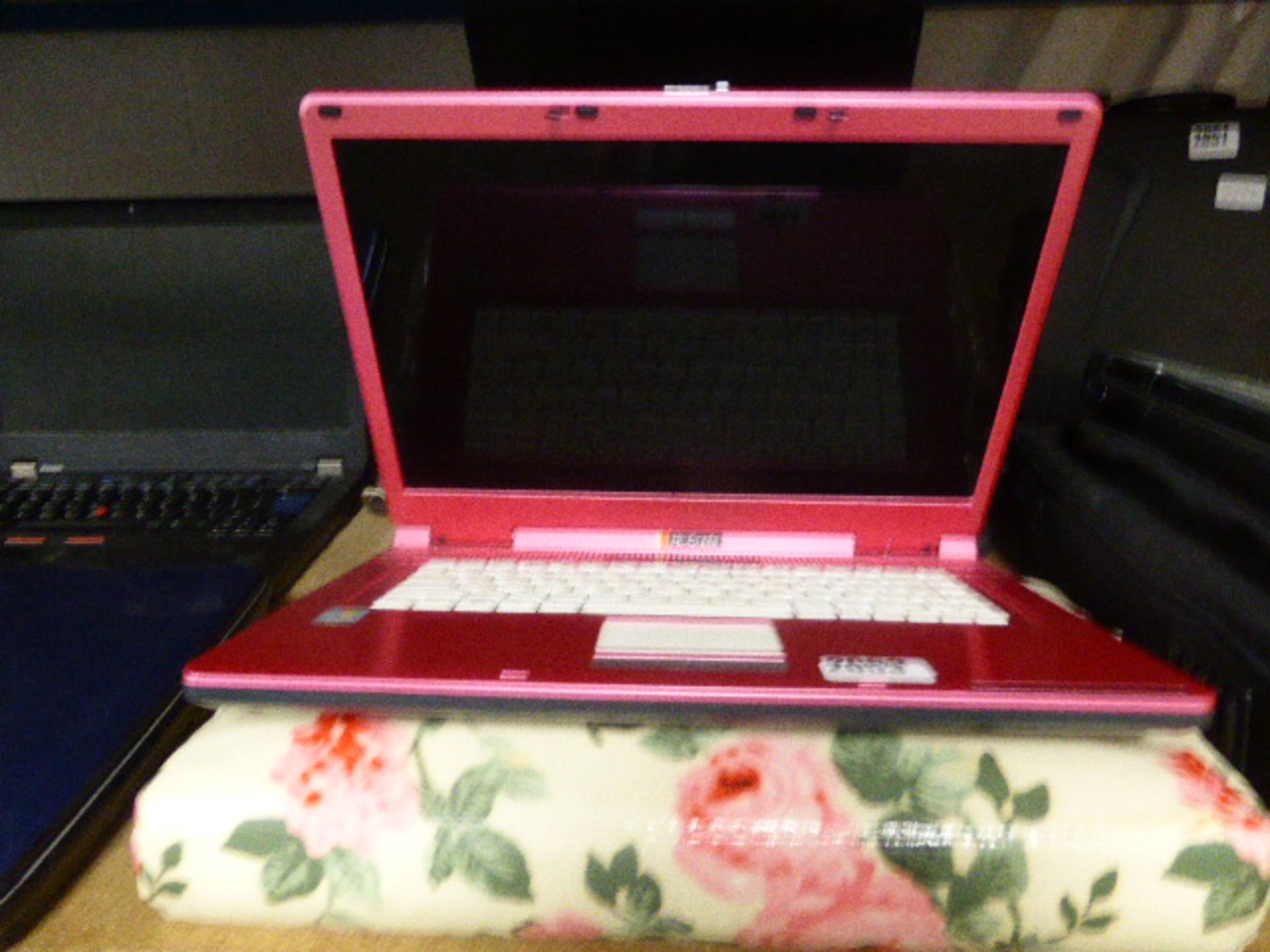 Floral laptop carry bag with High Grade laptop in pink, Windows Vista