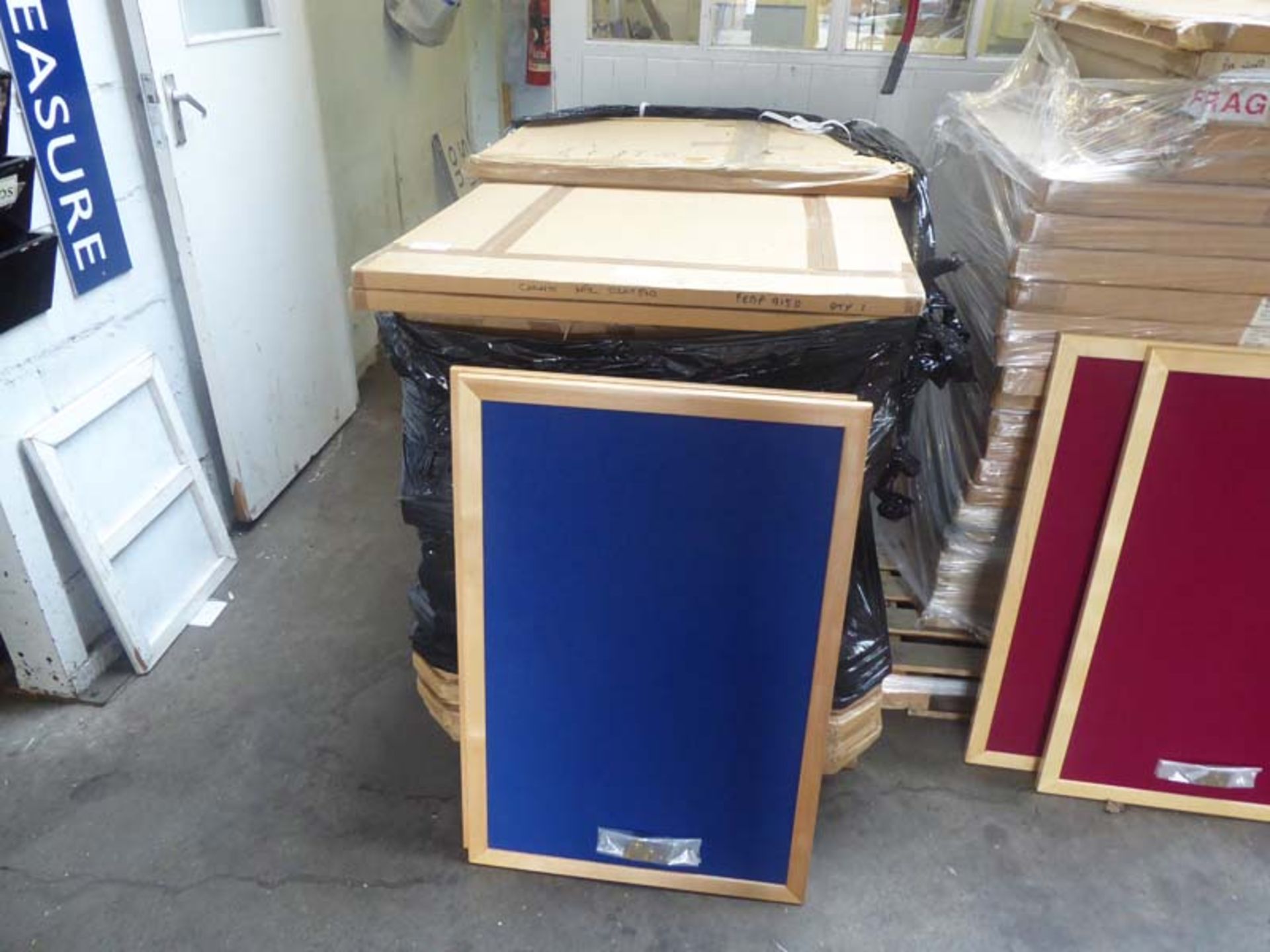 Pallet of approx. 28 wooden framed and hessian display boards, various styles and colours