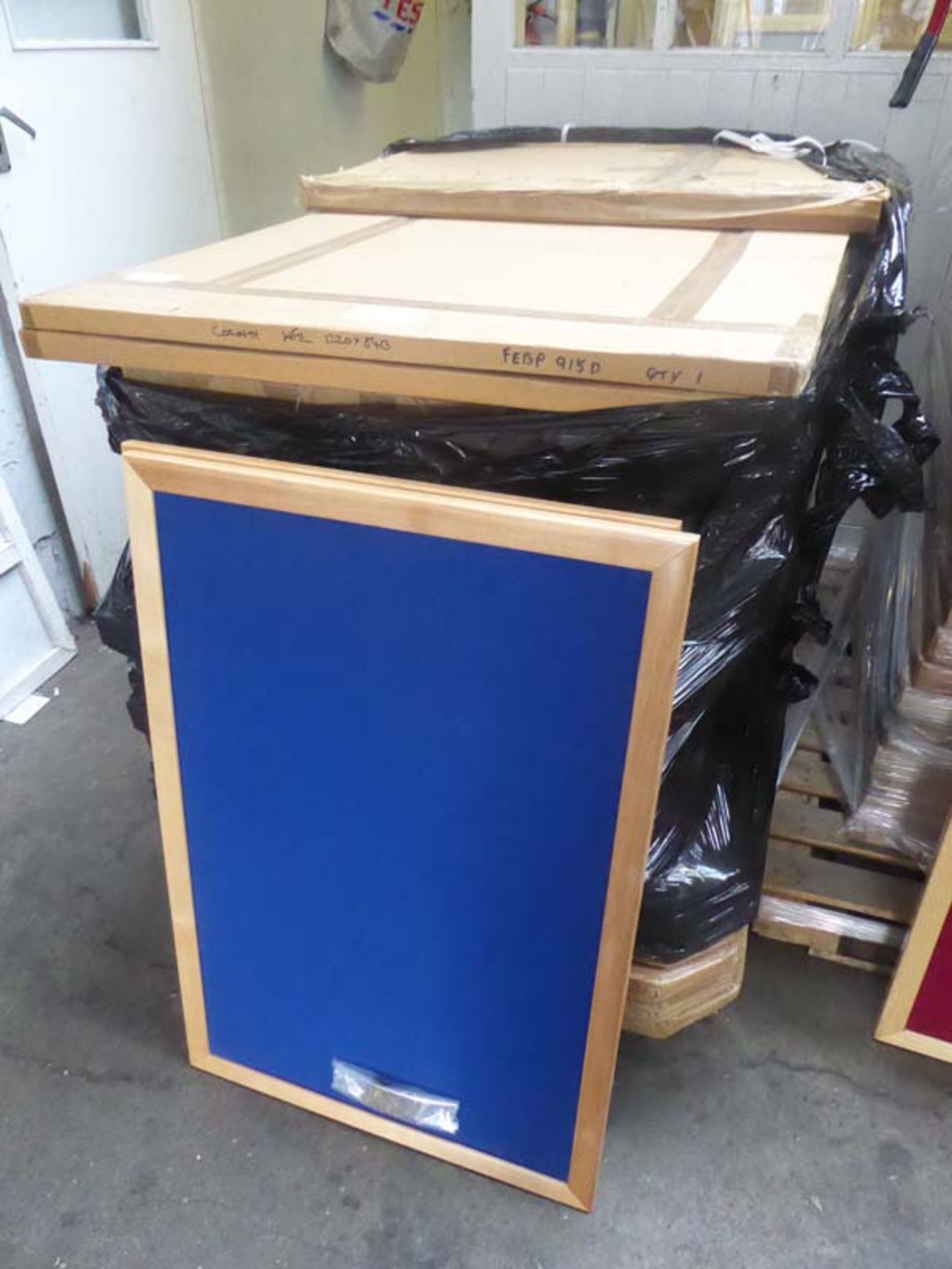 Pallet of approx. 28 wooden framed and hessian display boards, various styles and colours - Image 2 of 2