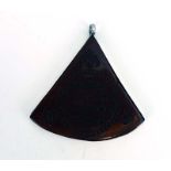 A metalware mounted agate pendant of triangular form carved with Islamic text, l.